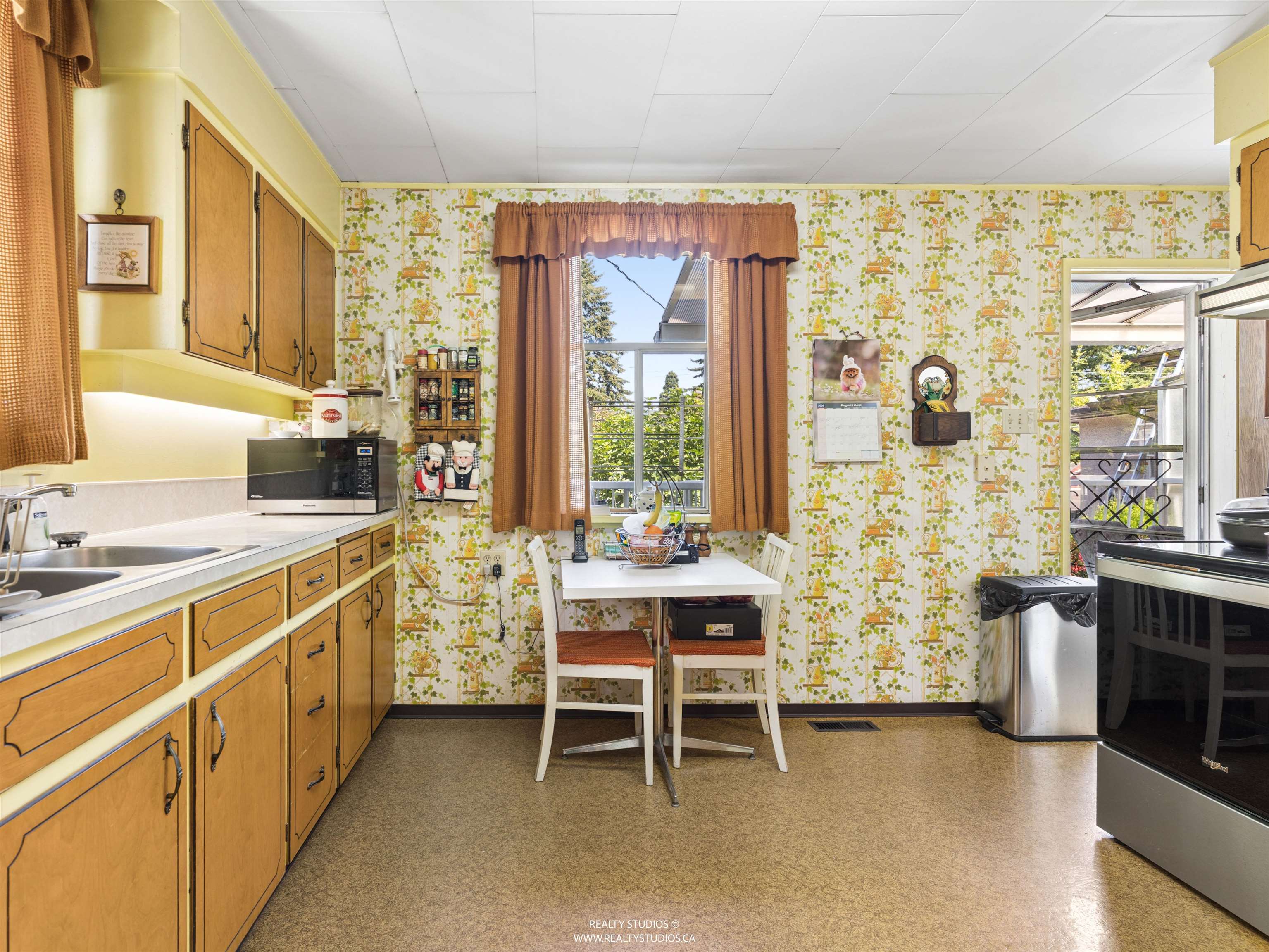 461 W 18TH AVENUE