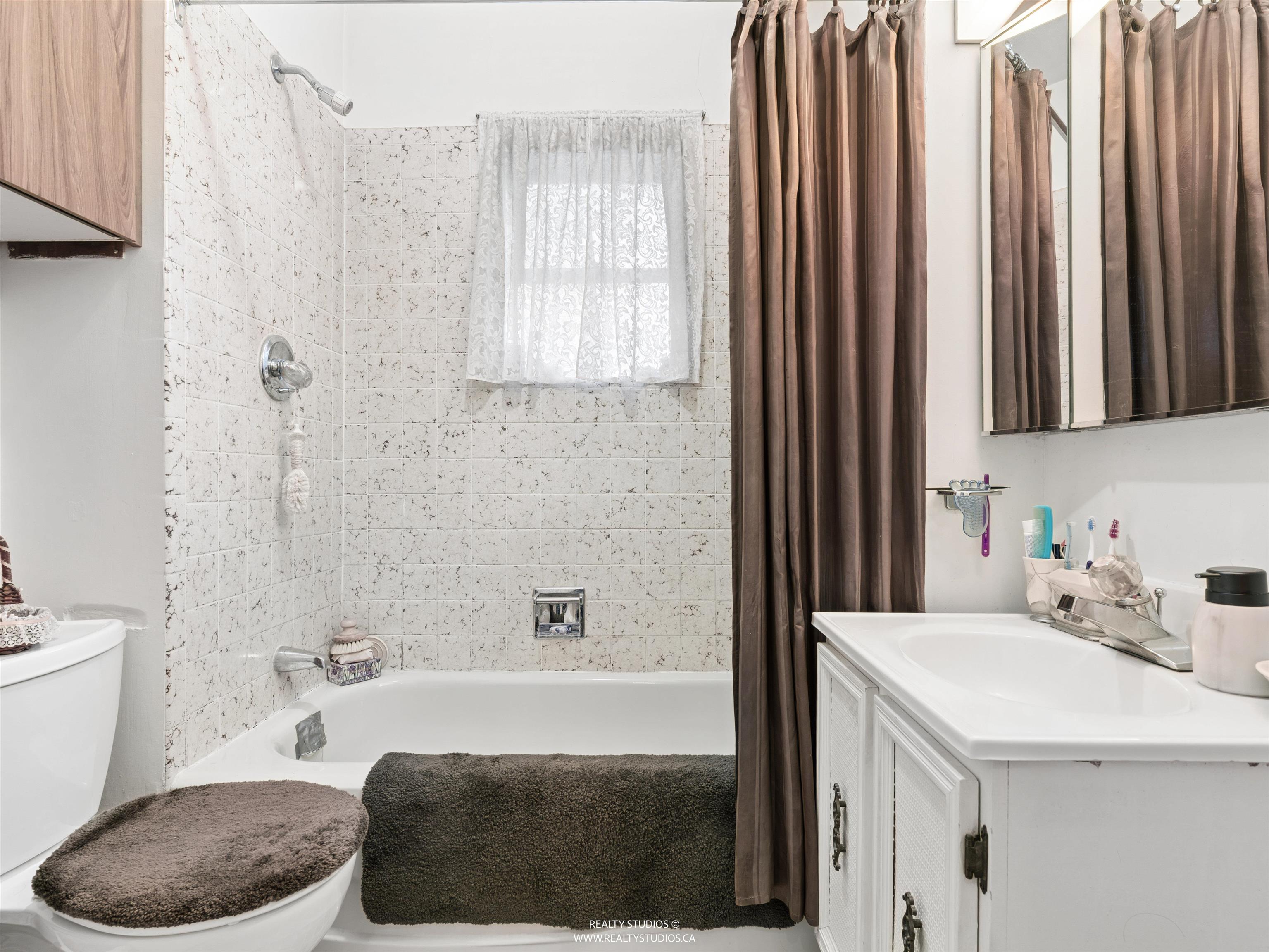 461 W 18TH AVENUE