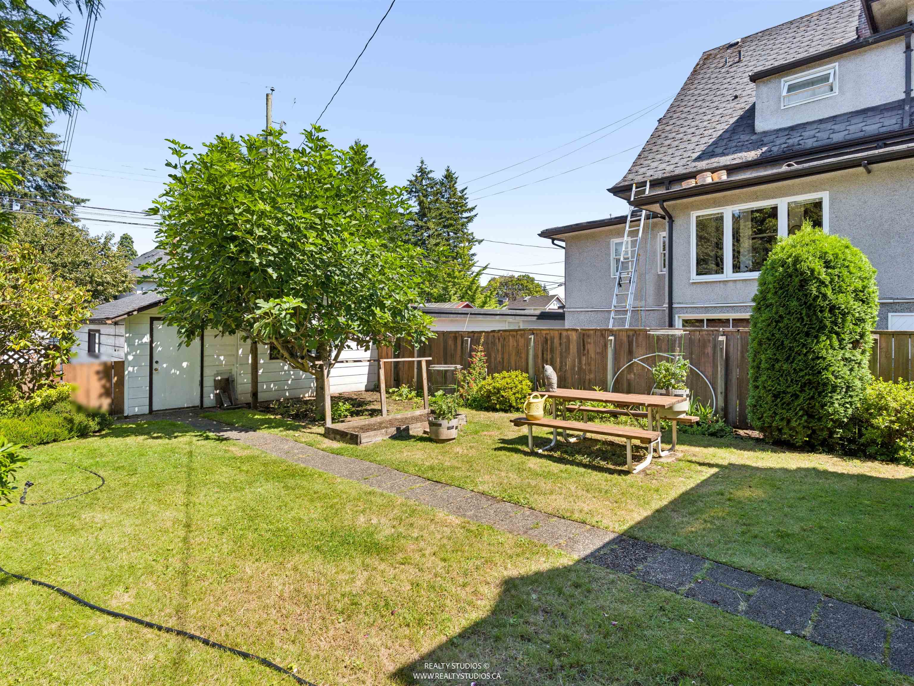 461 W 18TH AVENUE