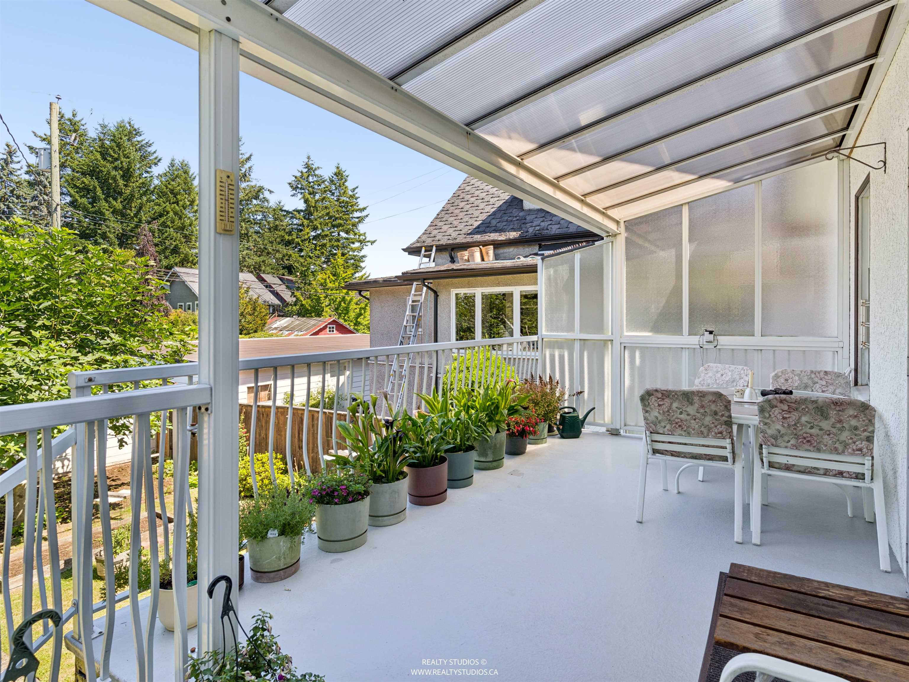 461 W 18TH AVENUE