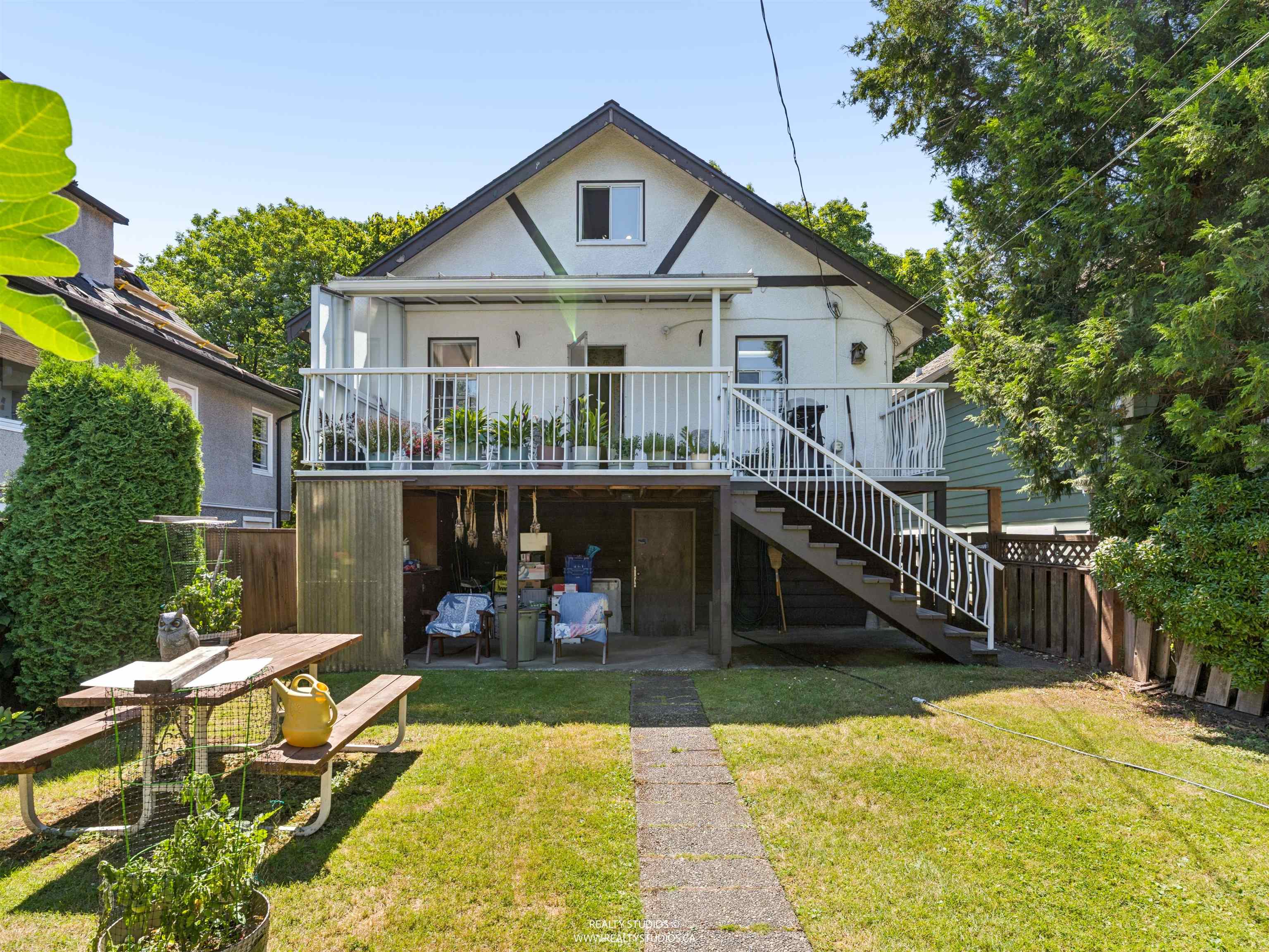 461 W 18TH AVENUE