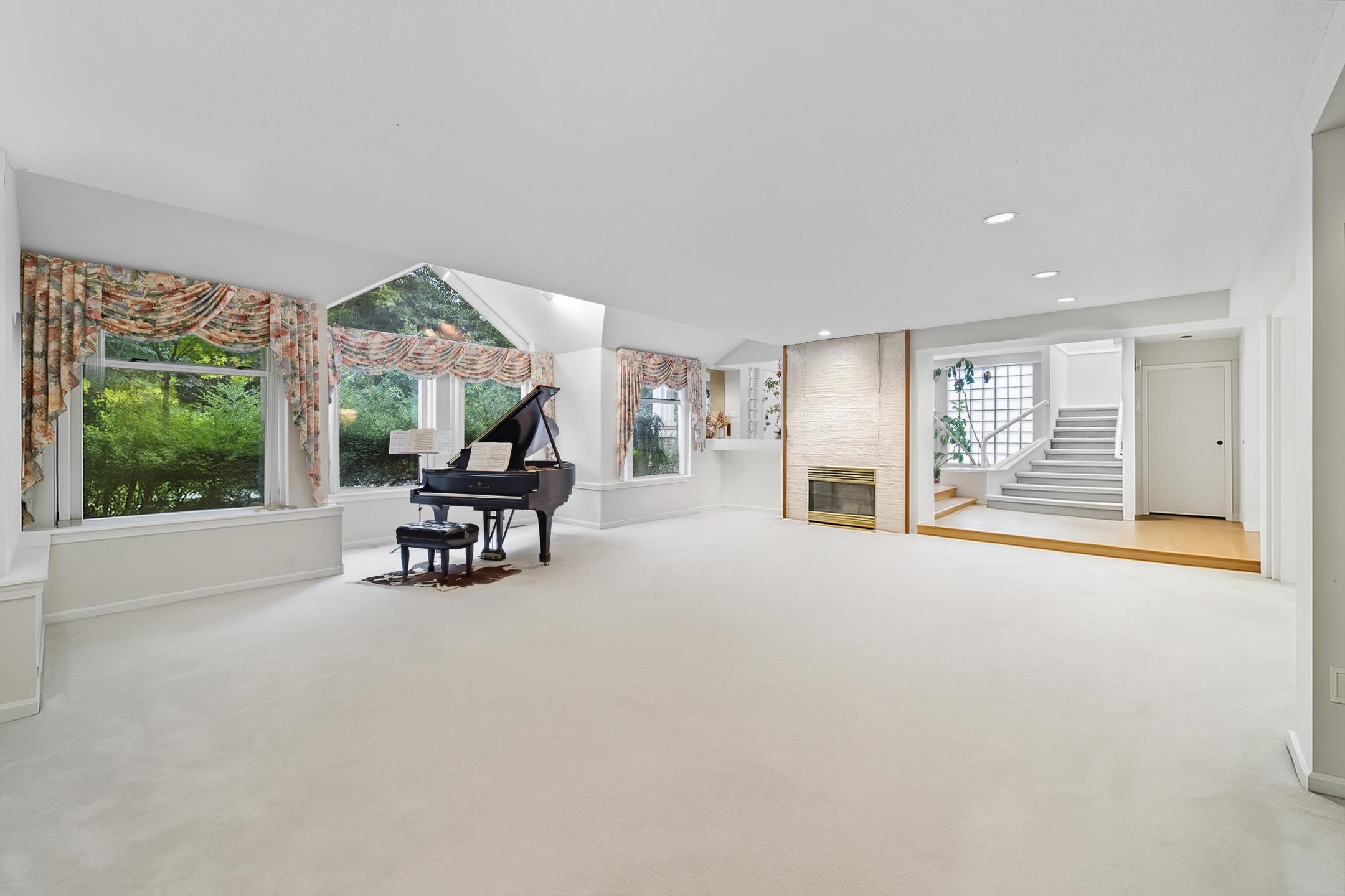 6189 ANGUS DRIVE