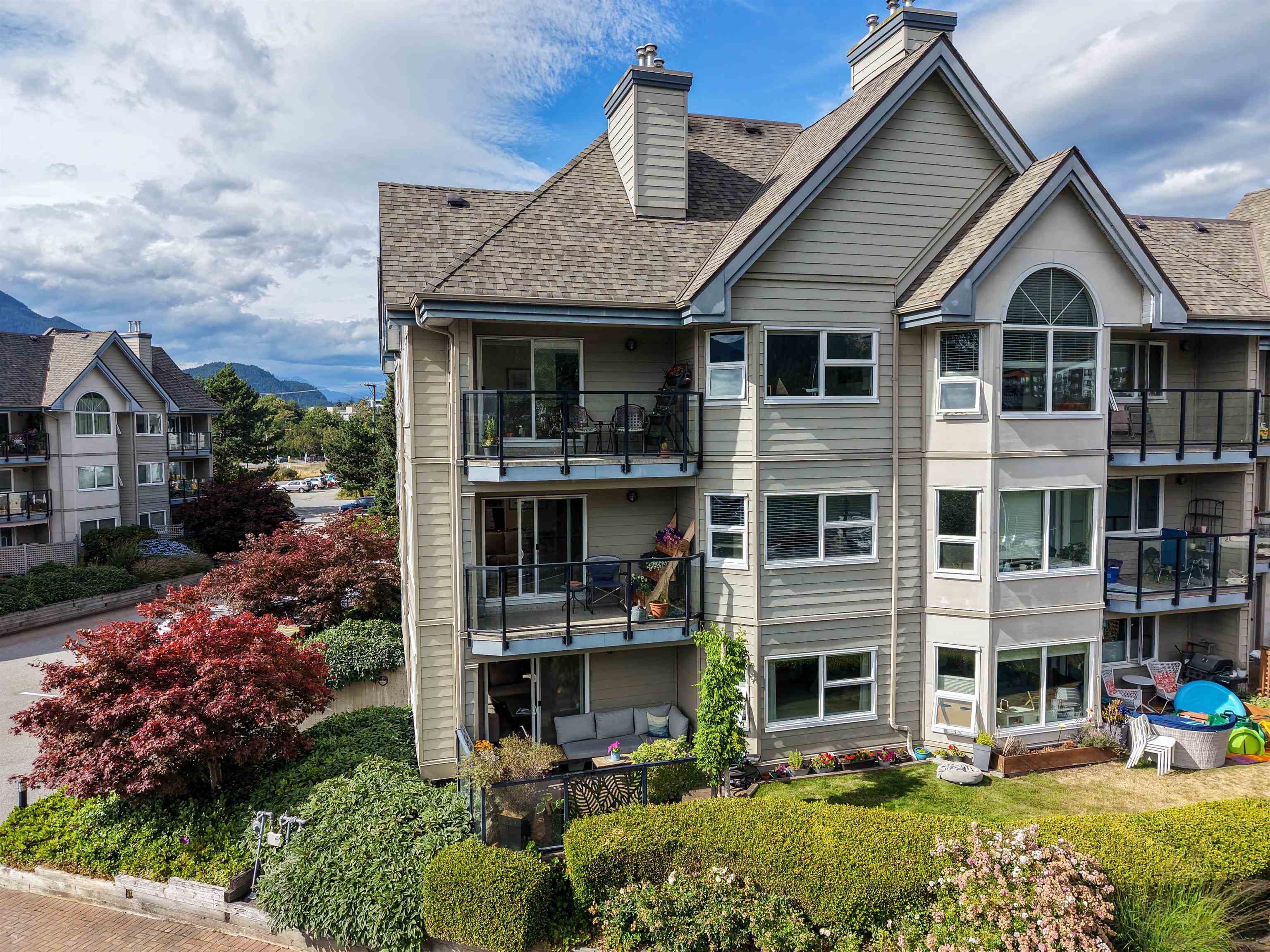 110 1468 PEMBERTON AVENUE