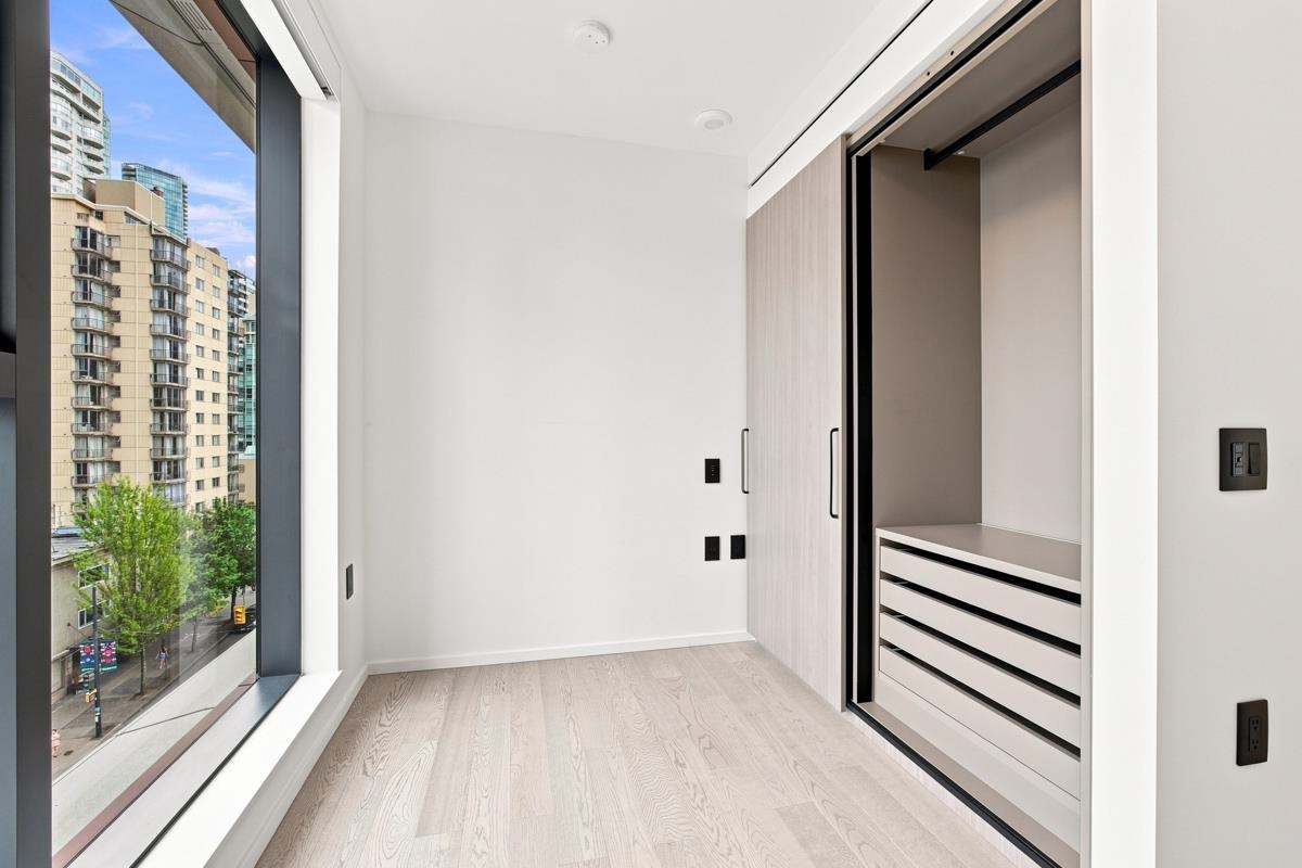 1004 1408 ROBSON STREET