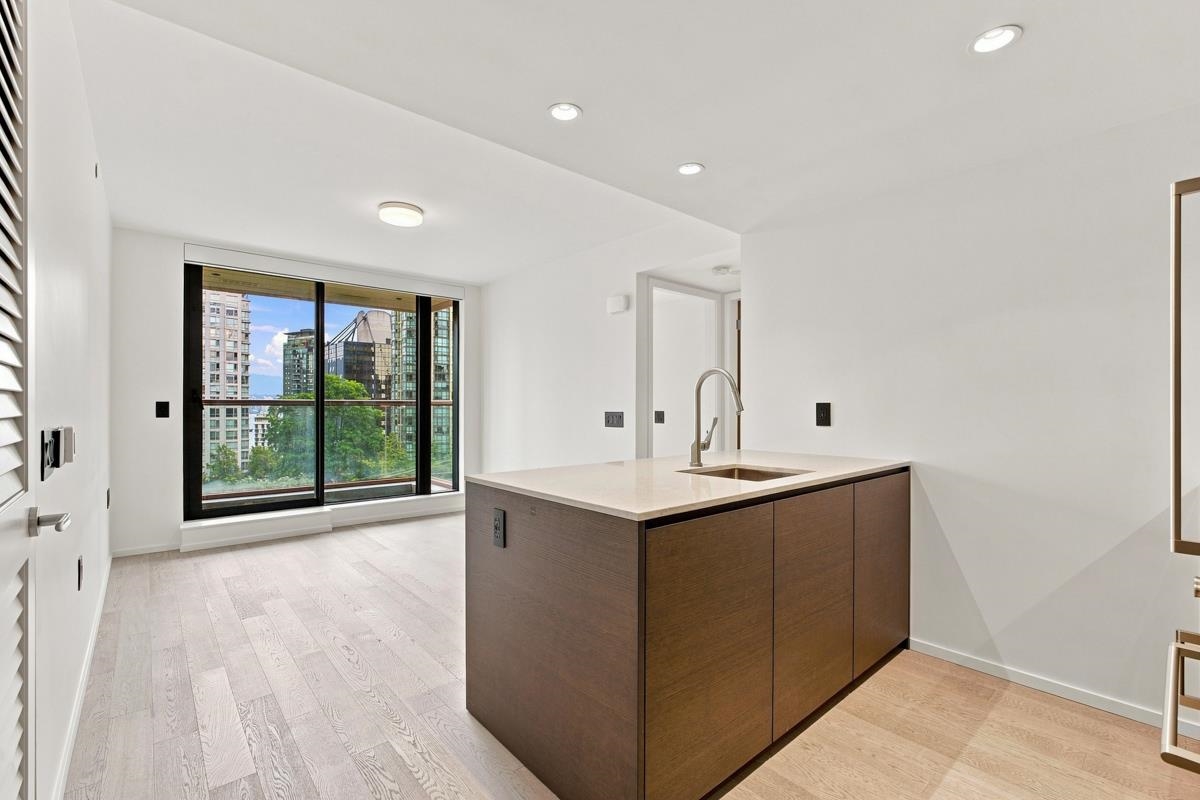 1004 1408 ROBSON STREET