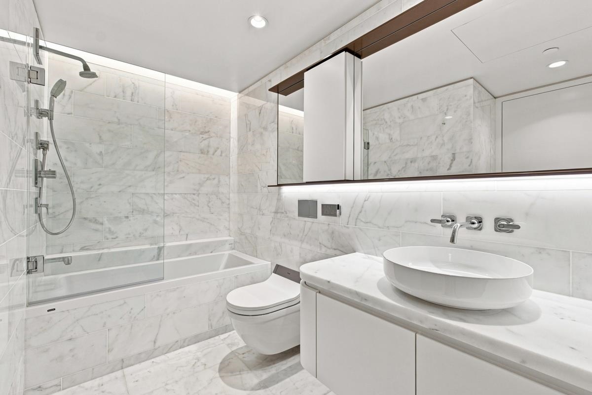 1004 1408 ROBSON STREET