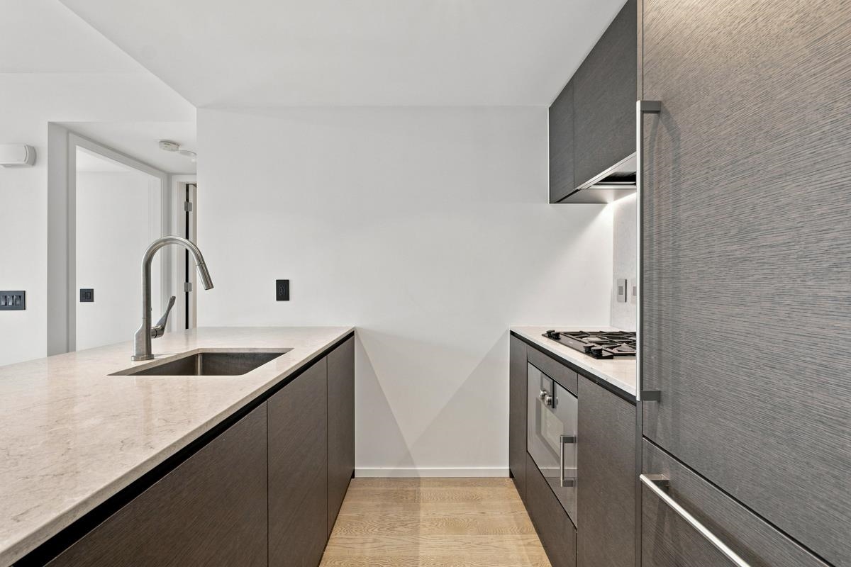 1004 1408 ROBSON STREET