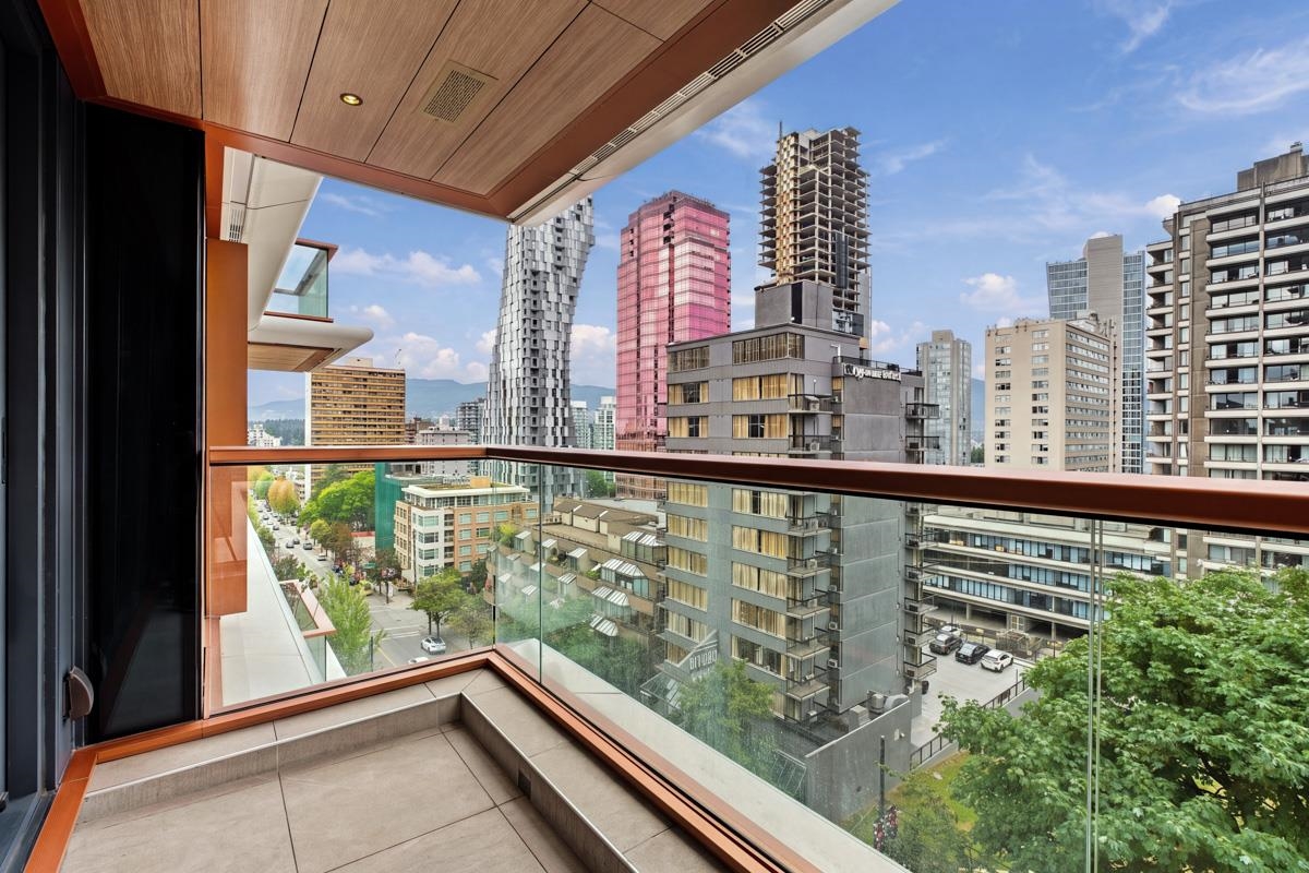 1004 1408 ROBSON STREET