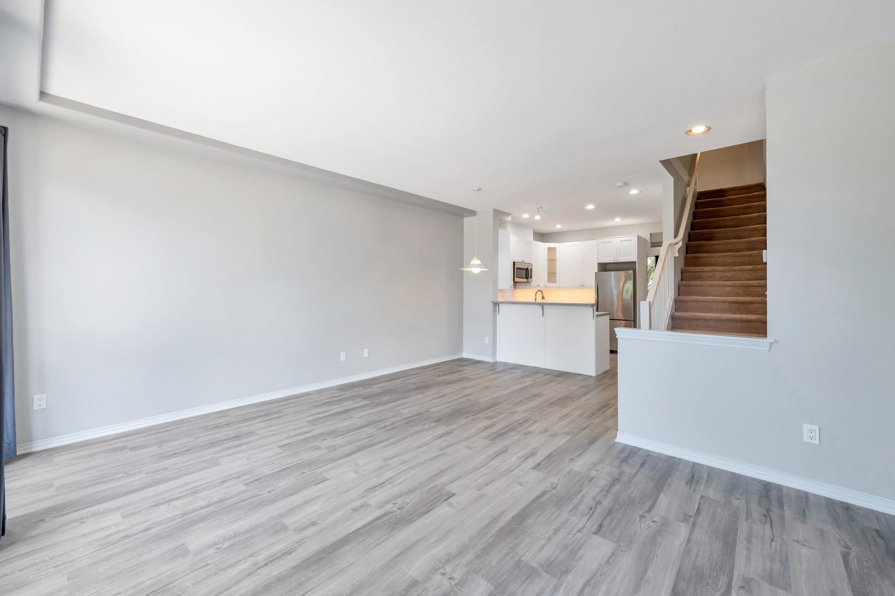 33 7250 144 STREET