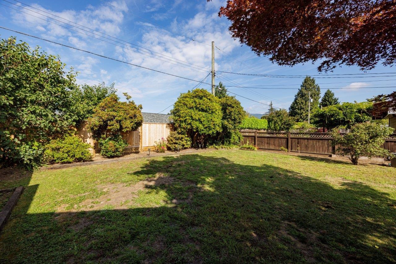 1161 REDWOOD STREET