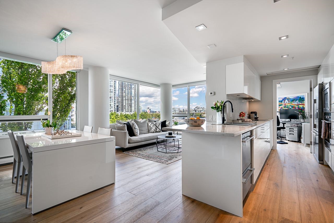 505 1201 MARINASIDE CRESCENT
