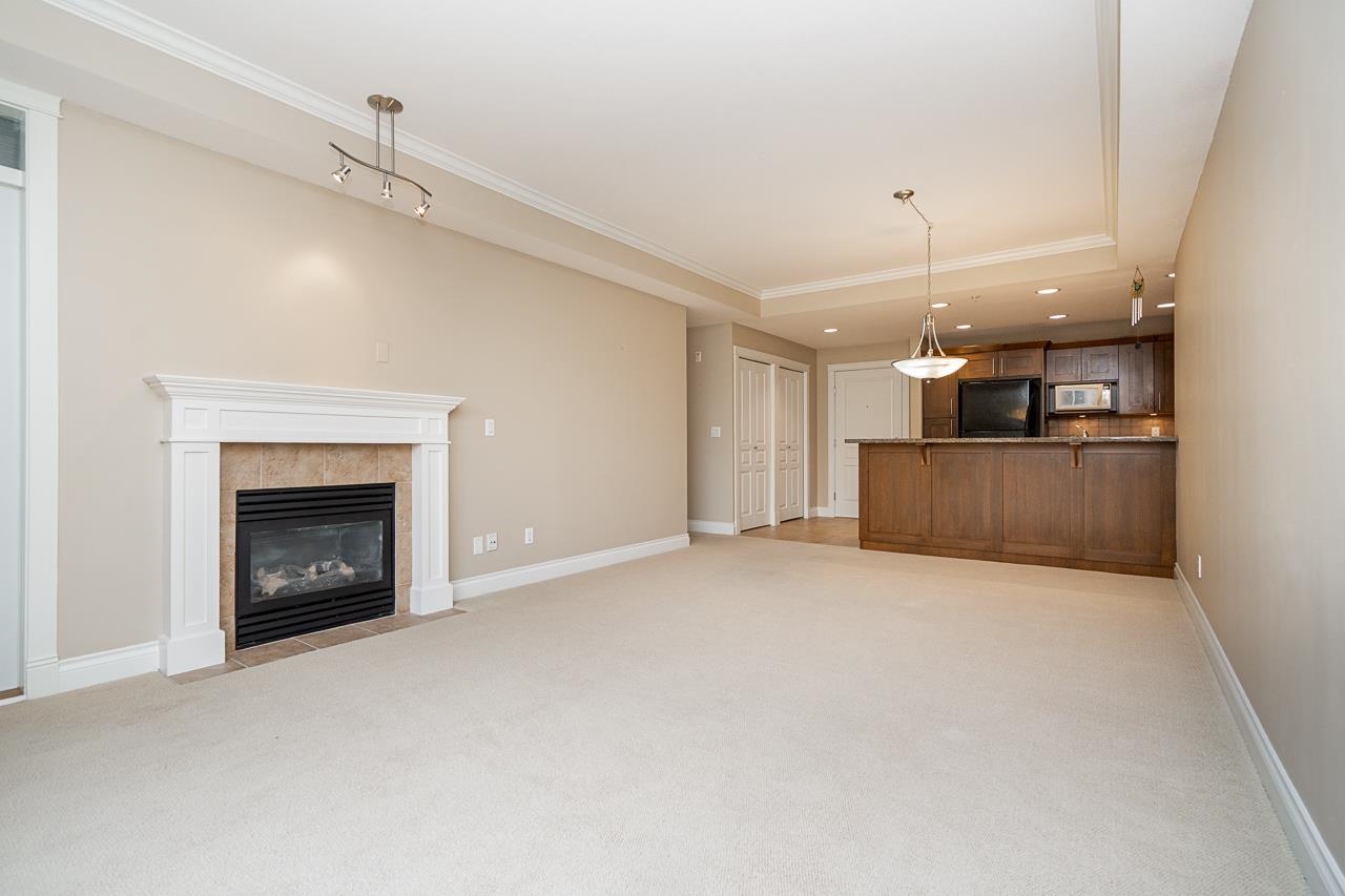 201 15357 17A AVENUE
