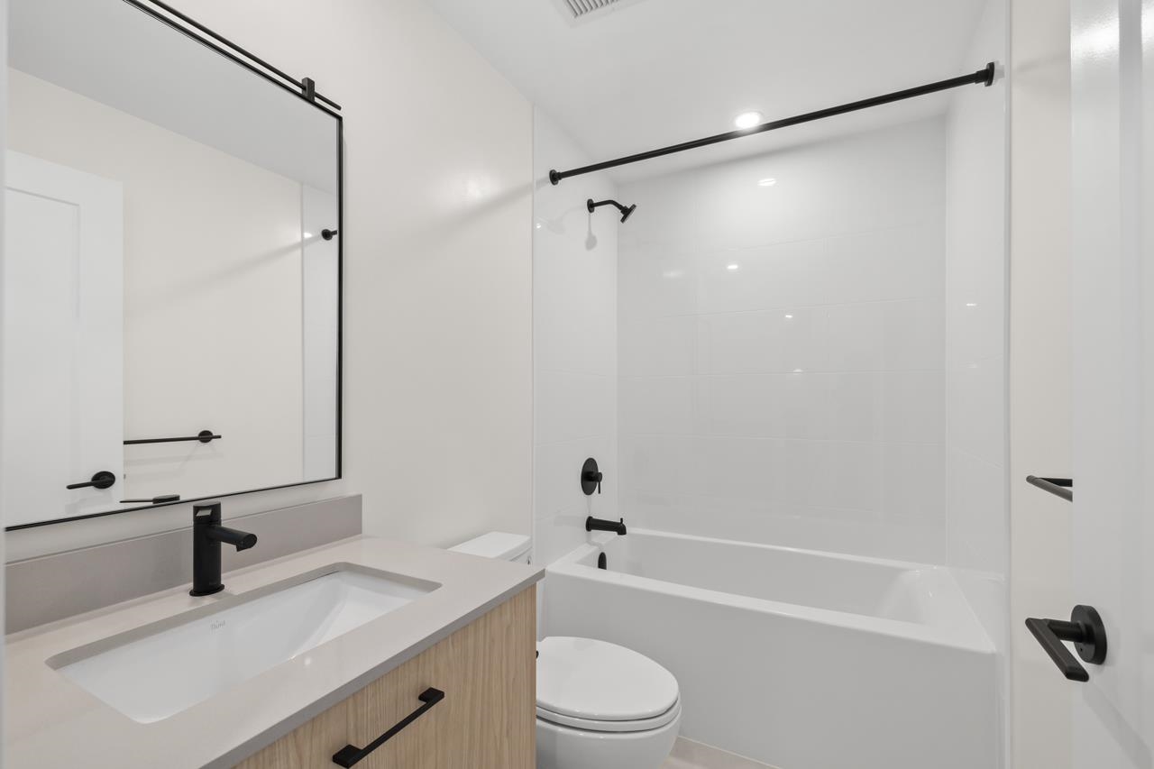 207 27249 ALDERGROVE TOWN CENTRE DRIVE