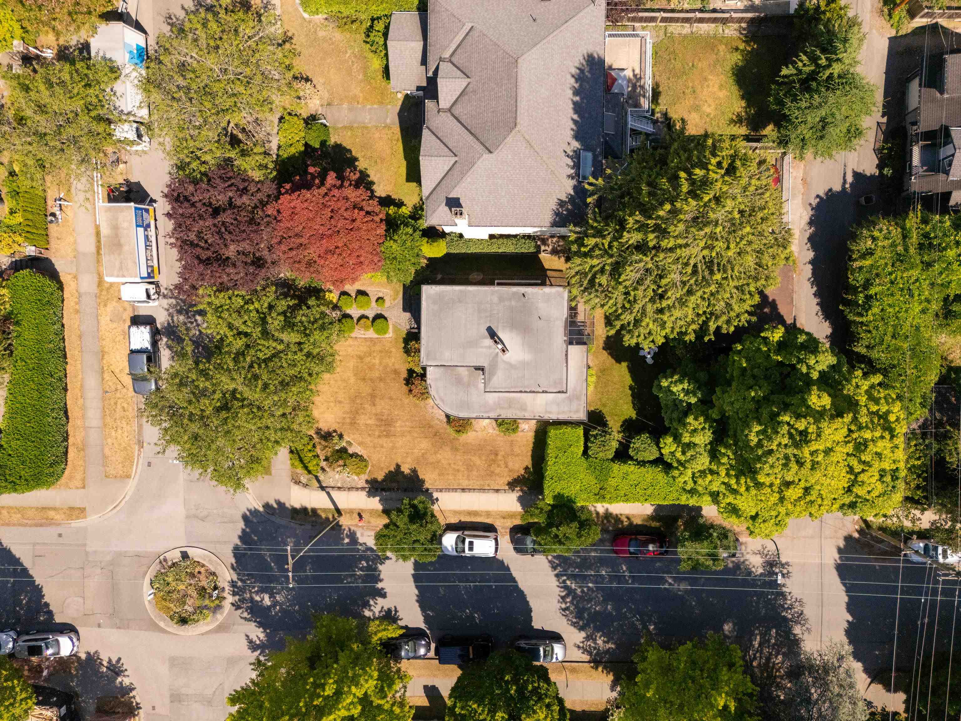 696 W 27TH AVENUE
