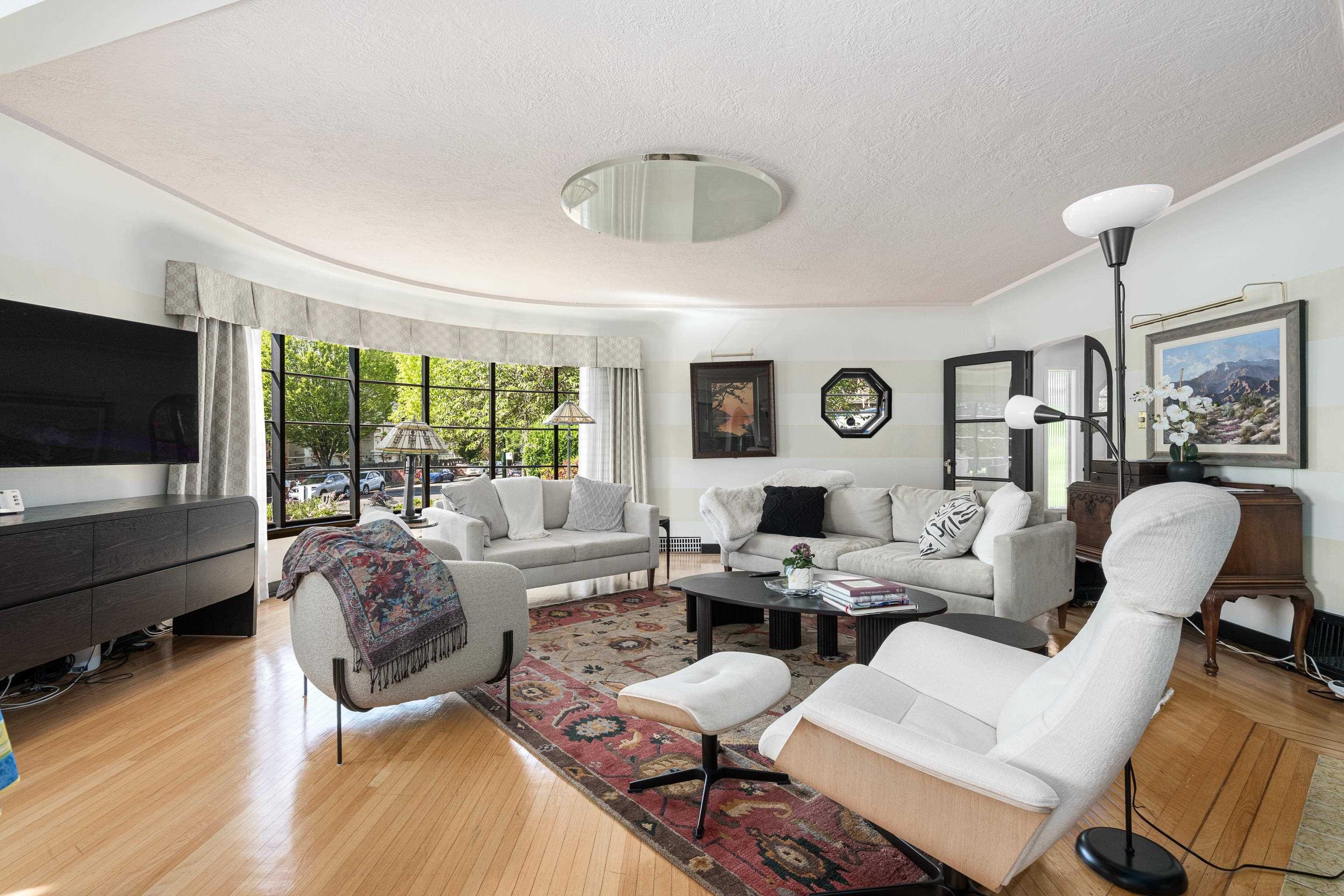 696 W 27TH AVENUE
