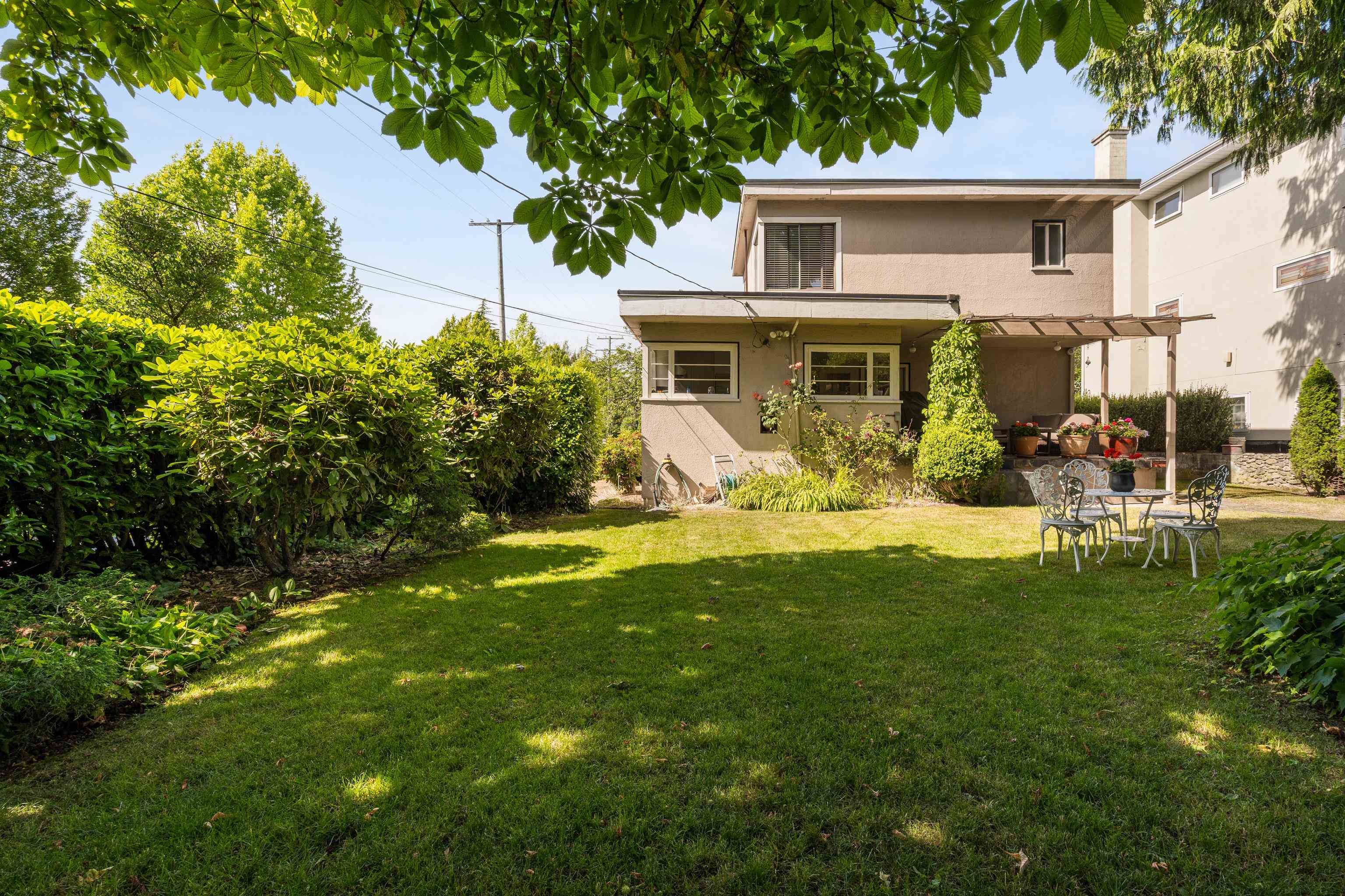 696 W 27TH AVENUE