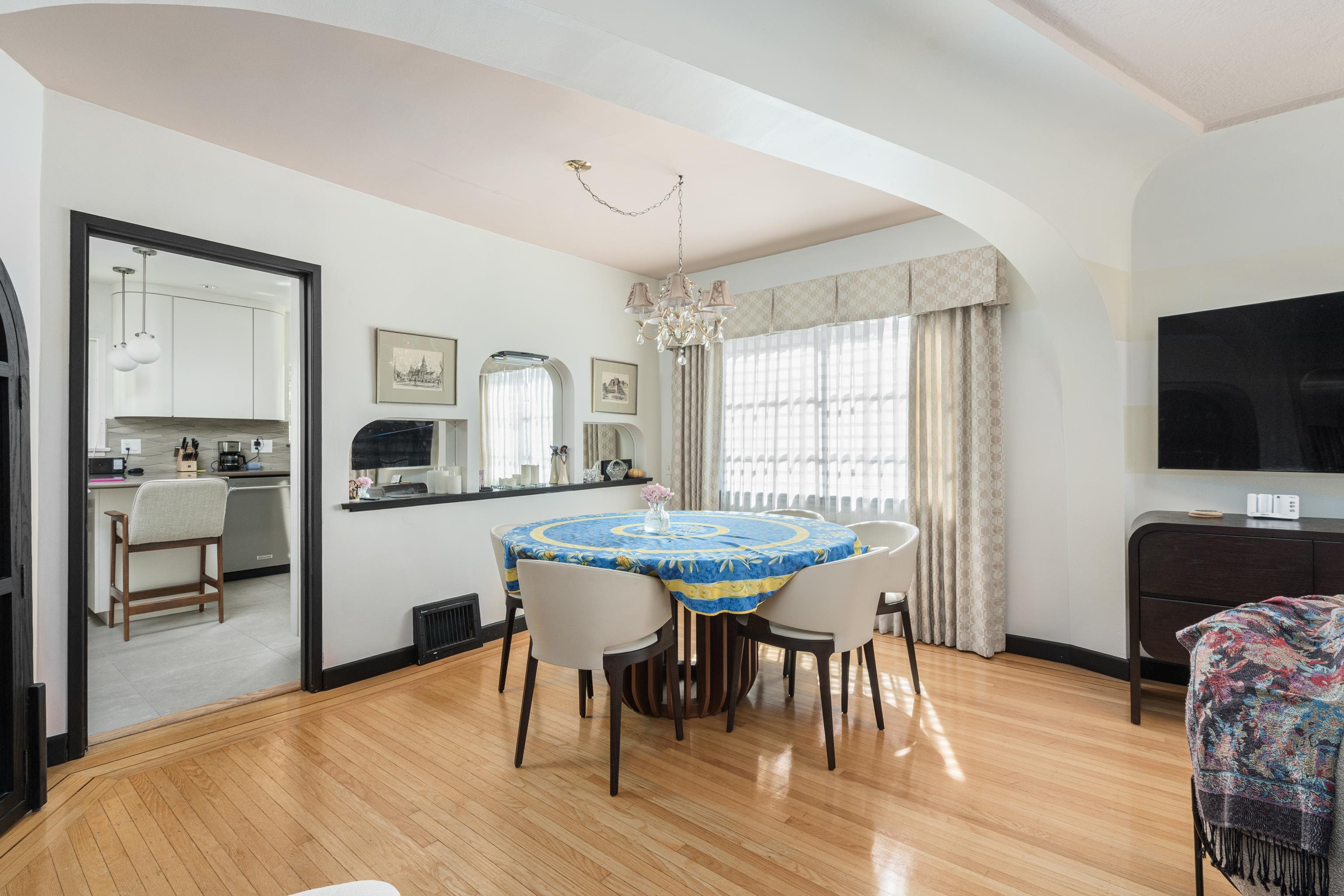 696 W 27TH AVENUE