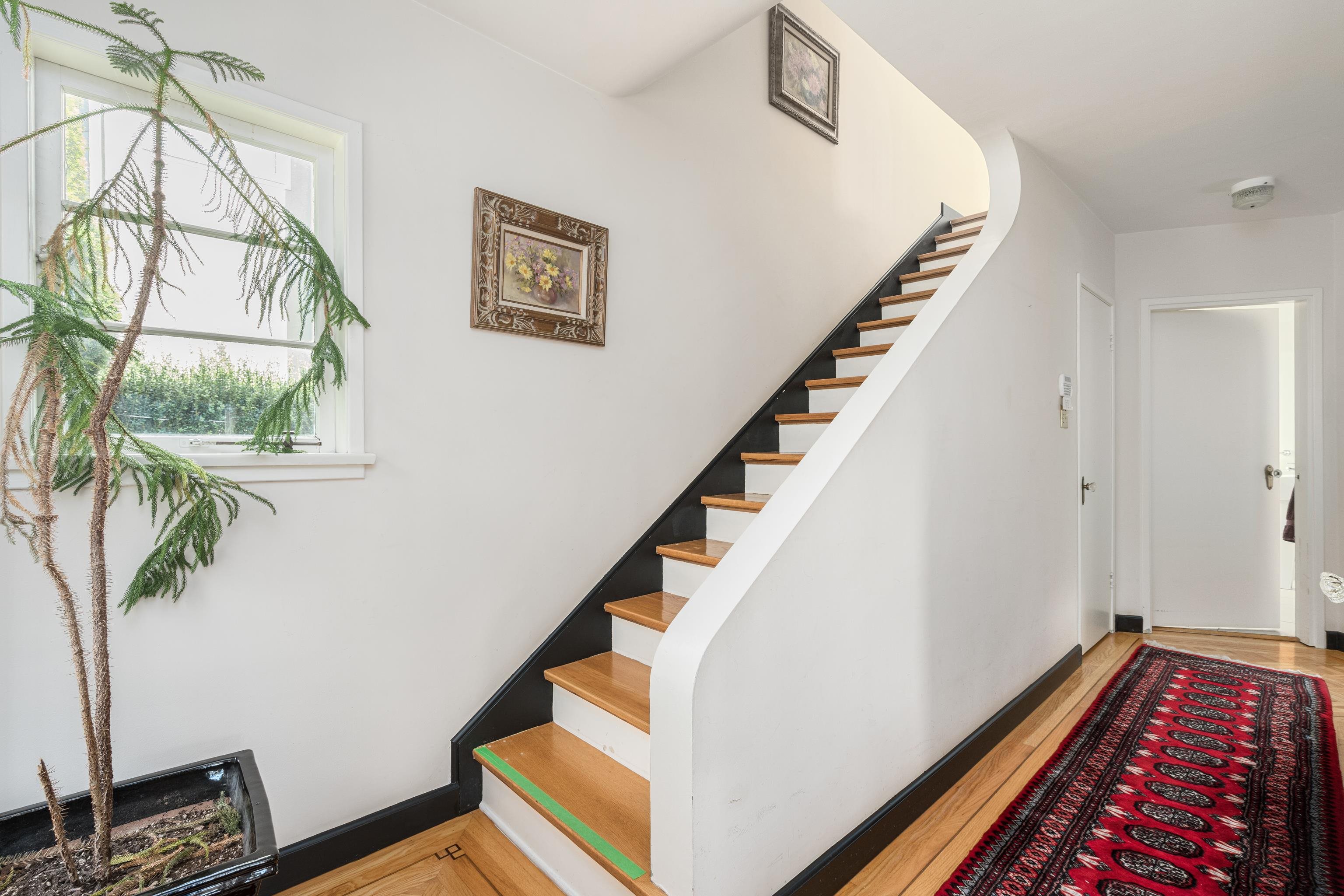 696 W 27TH AVENUE