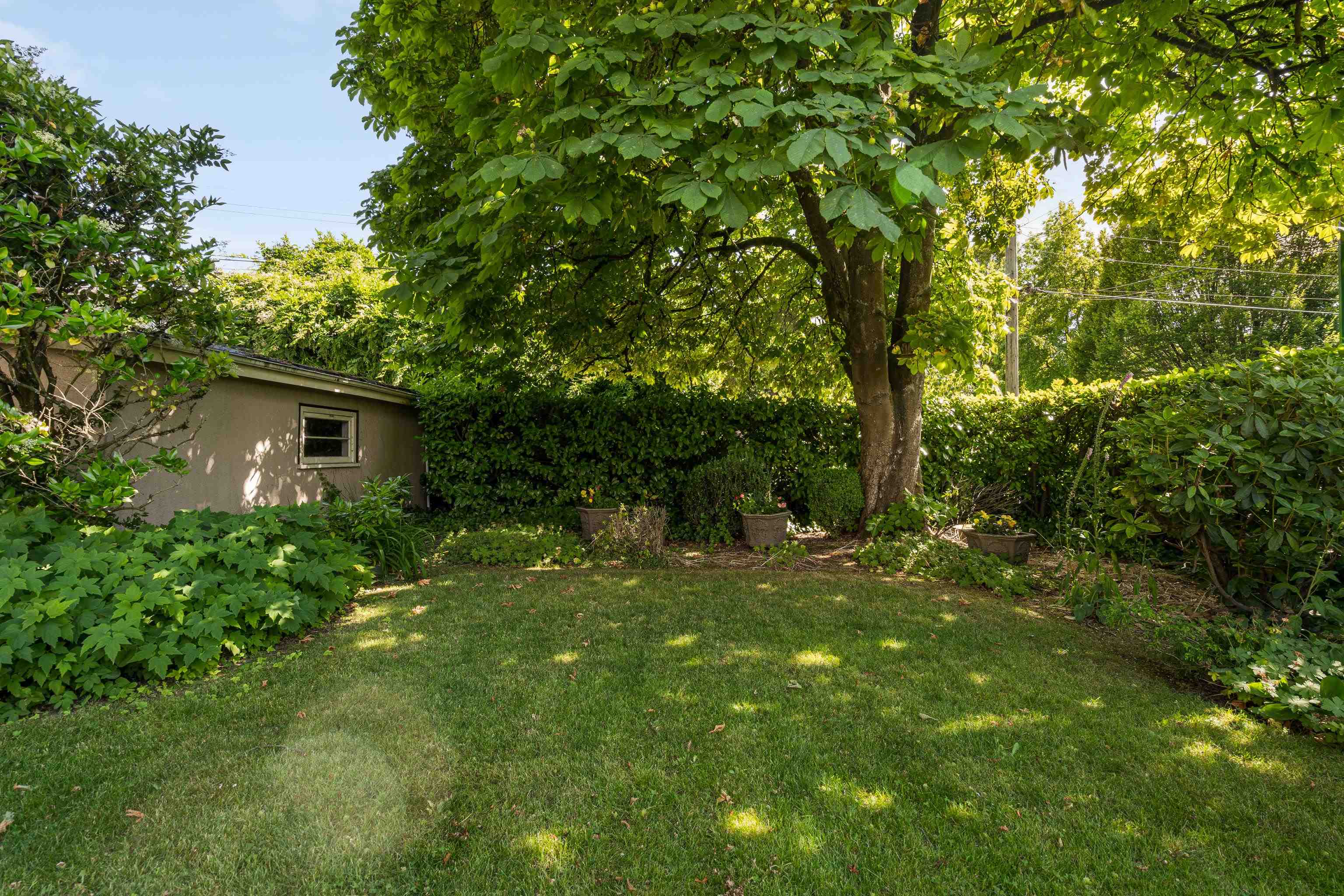 696 W 27TH AVENUE
