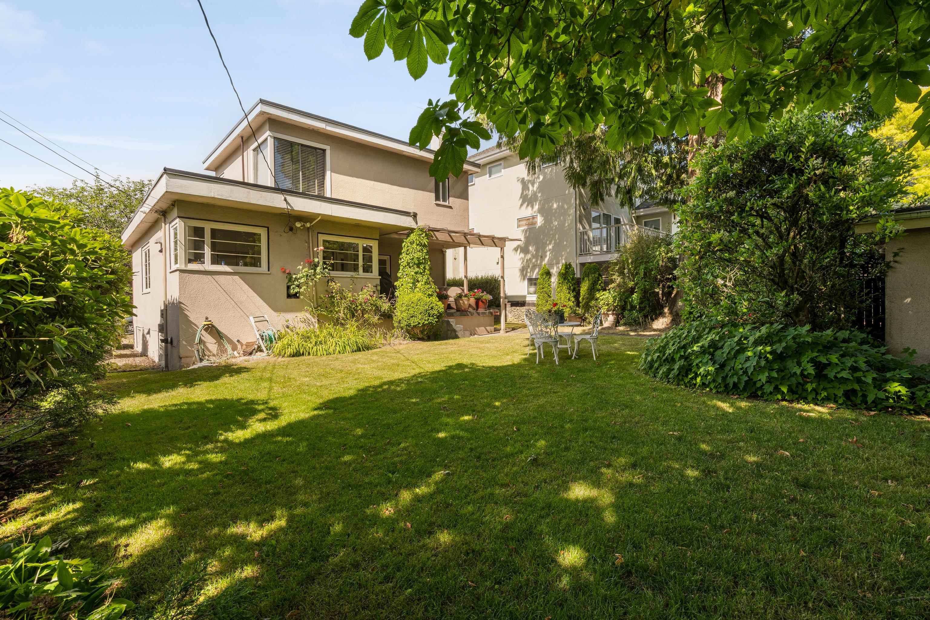 696 W 27TH AVENUE