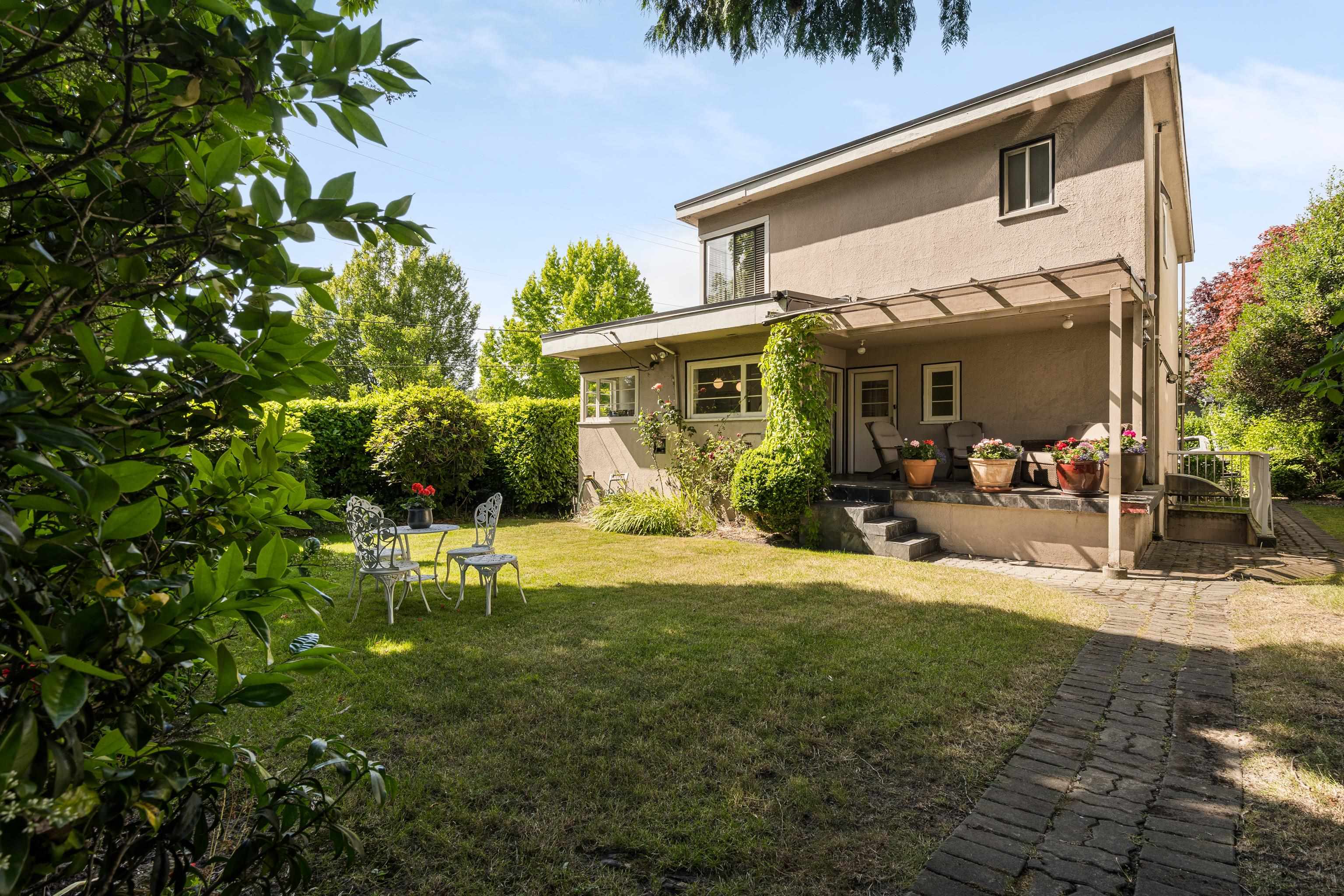696 W 27TH AVENUE