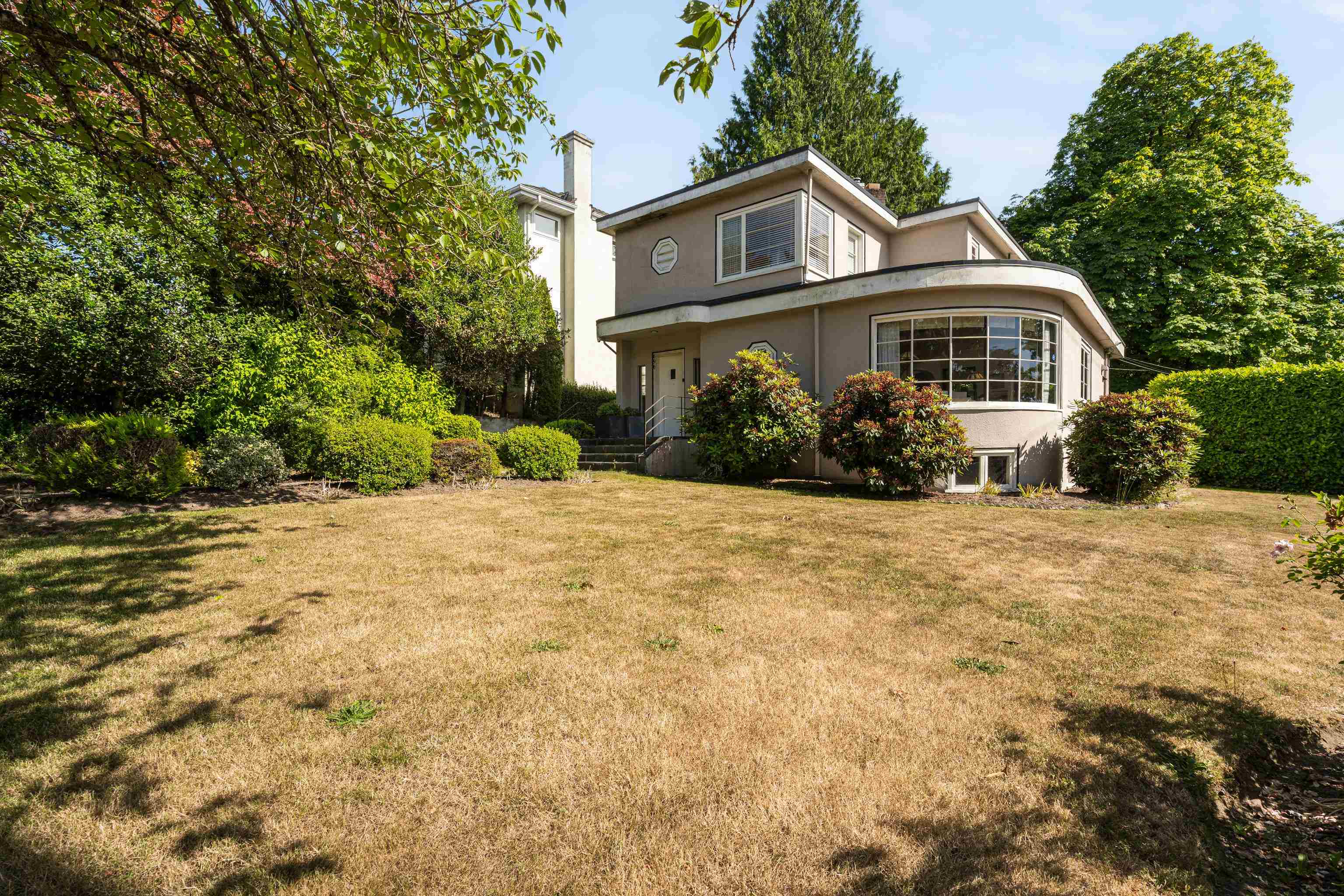 696 W 27TH AVENUE