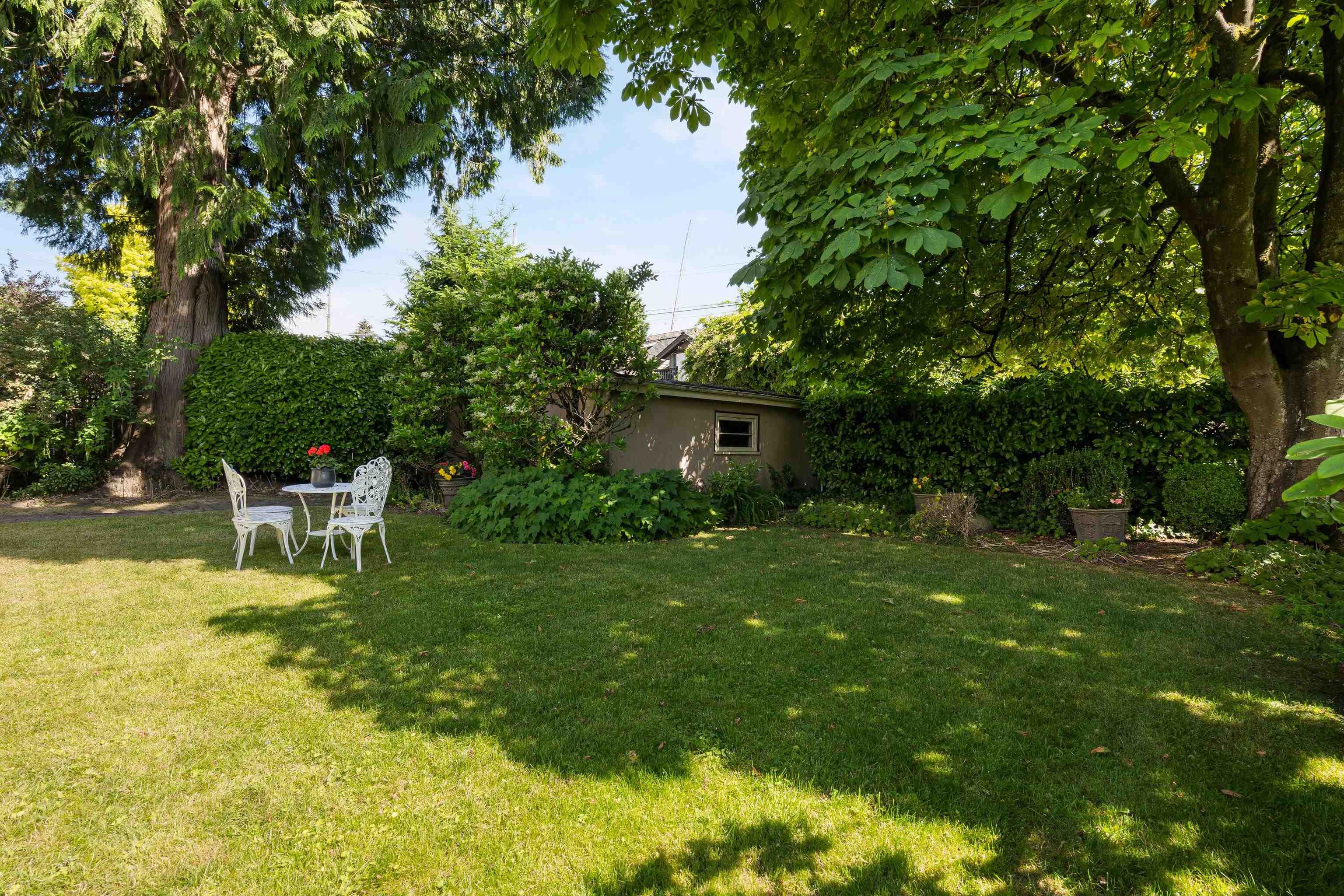 696 W 27TH AVENUE