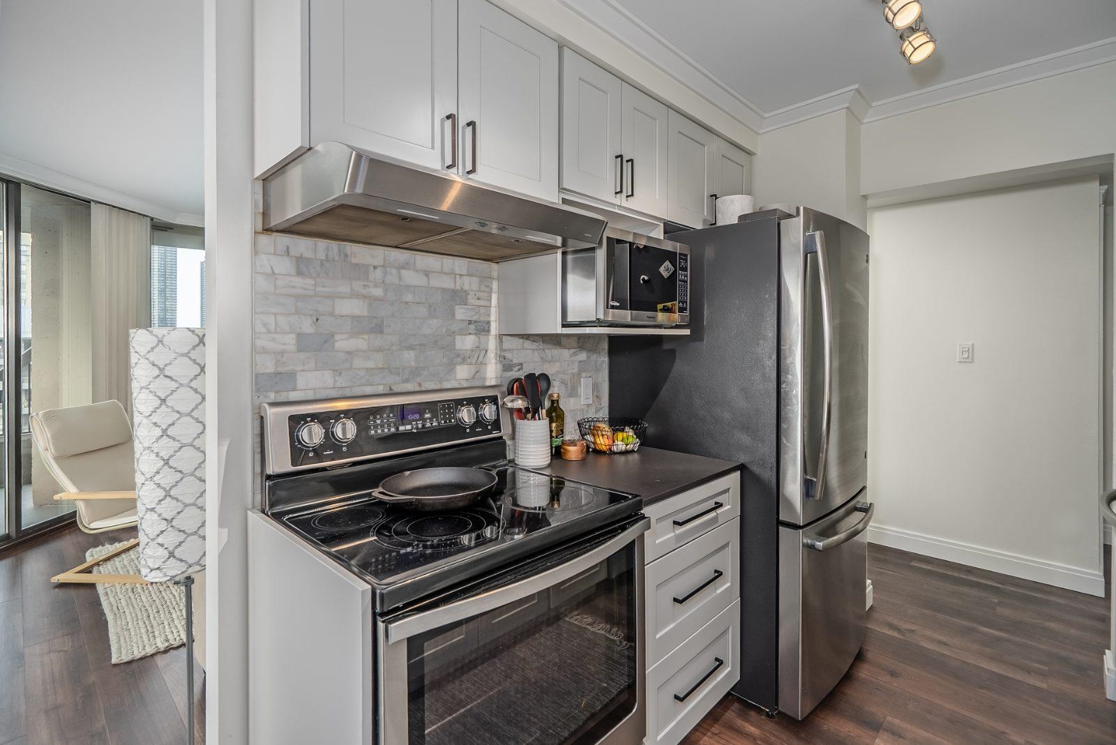 1808 2041 BELLWOOD AVENUE