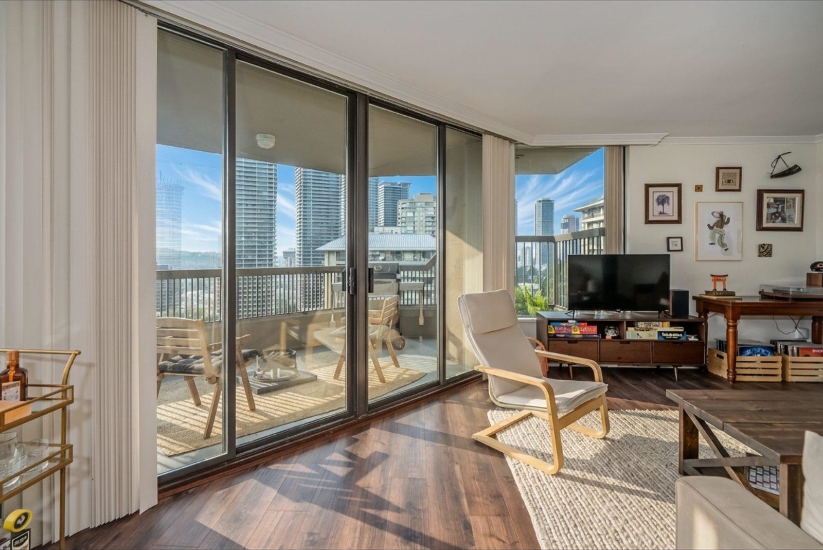 1808 2041 BELLWOOD AVENUE