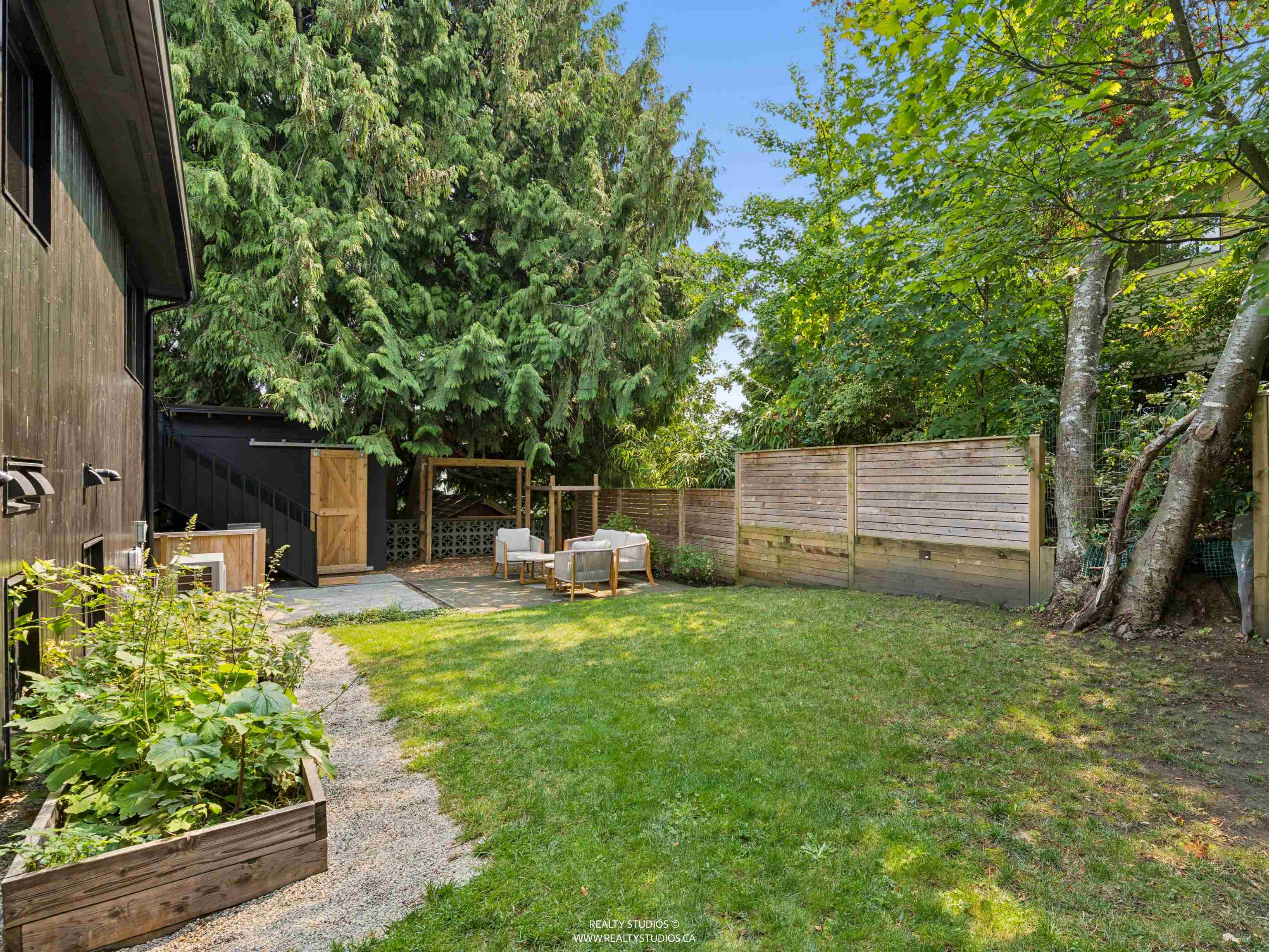 476 E 29TH AVENUE