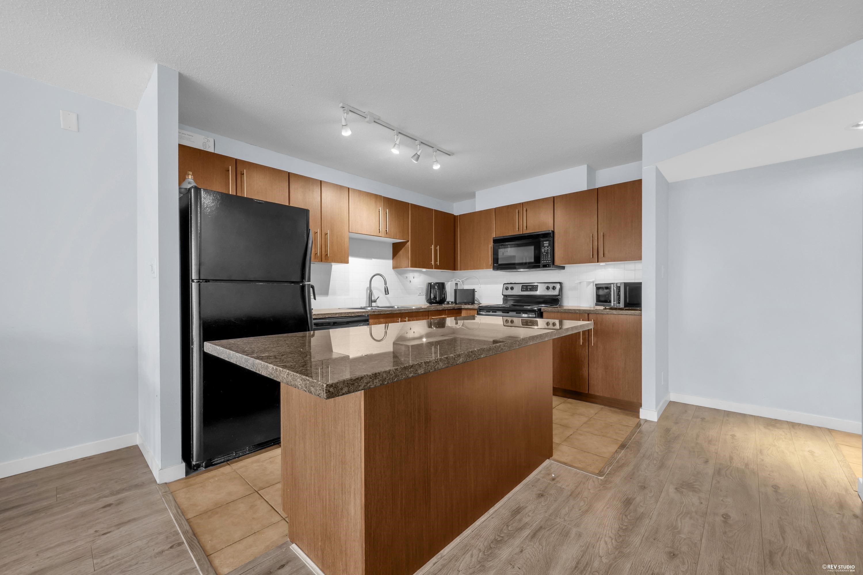 1607 2138 MADISON AVENUE