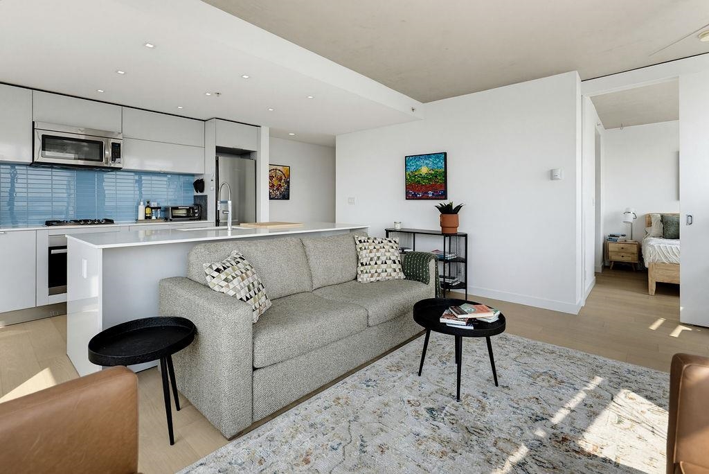 2804 108 W CORDOVA STREET