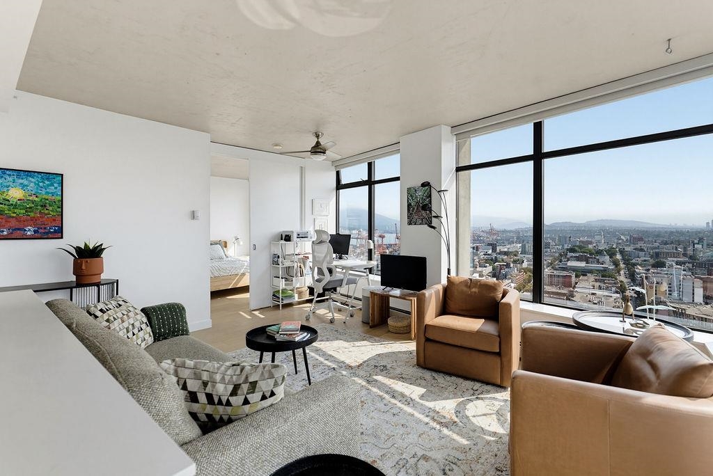 2804 108 W CORDOVA STREET