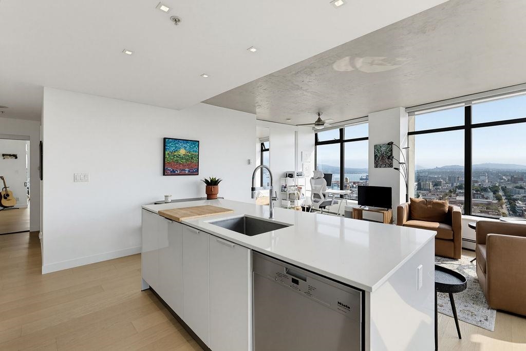 2804 108 W CORDOVA STREET
