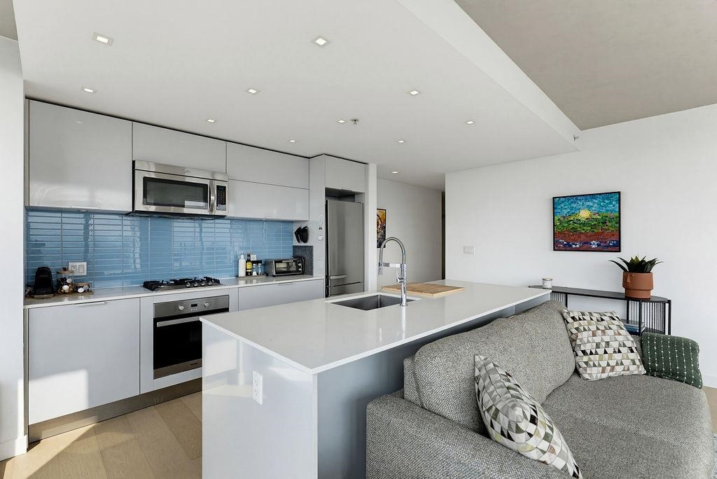 2804 108 W CORDOVA STREET