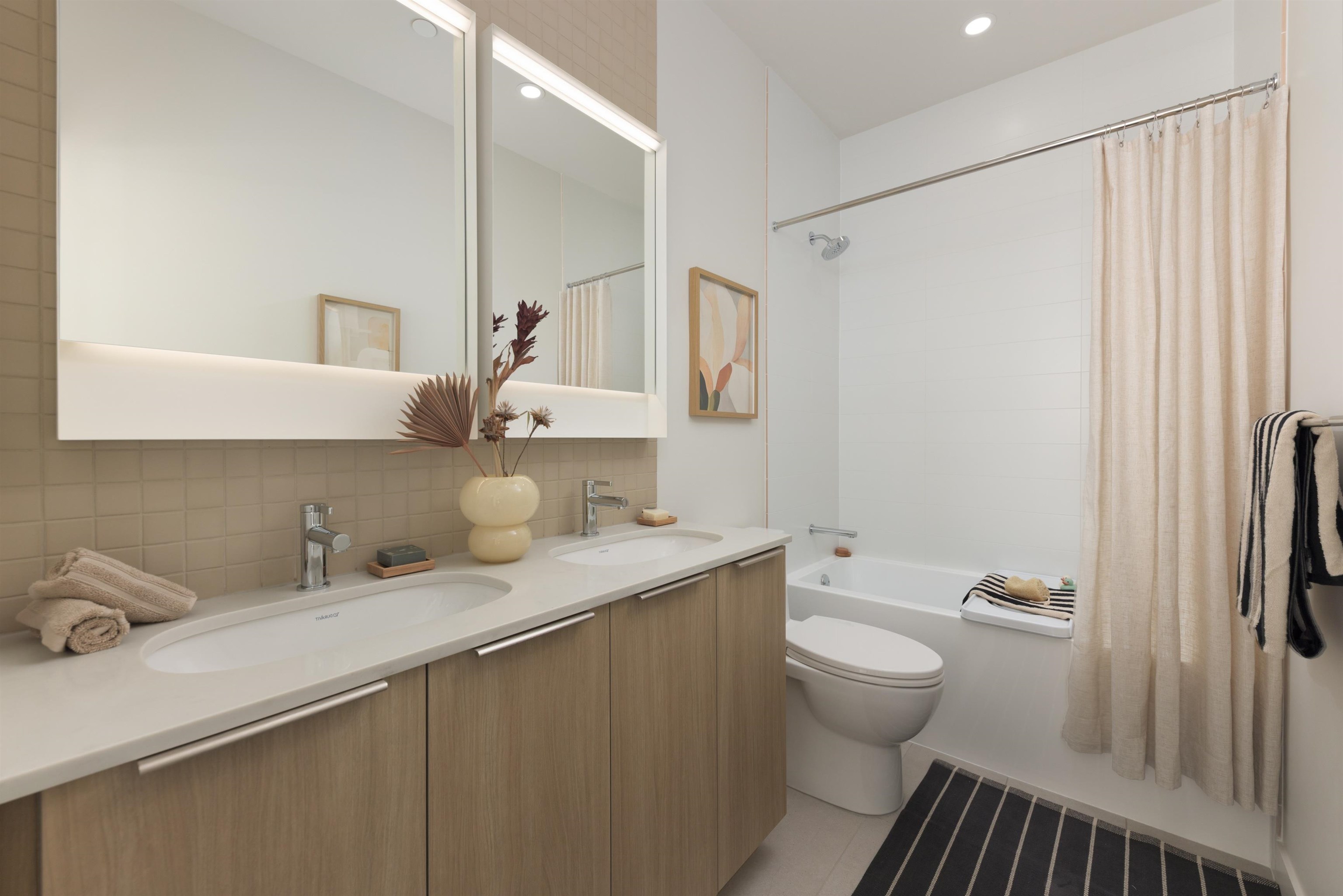 3 595 E 49TH AVENUE