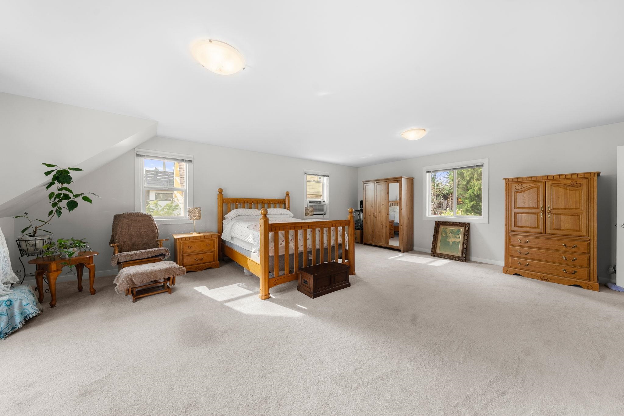 462 E 4TH STREET