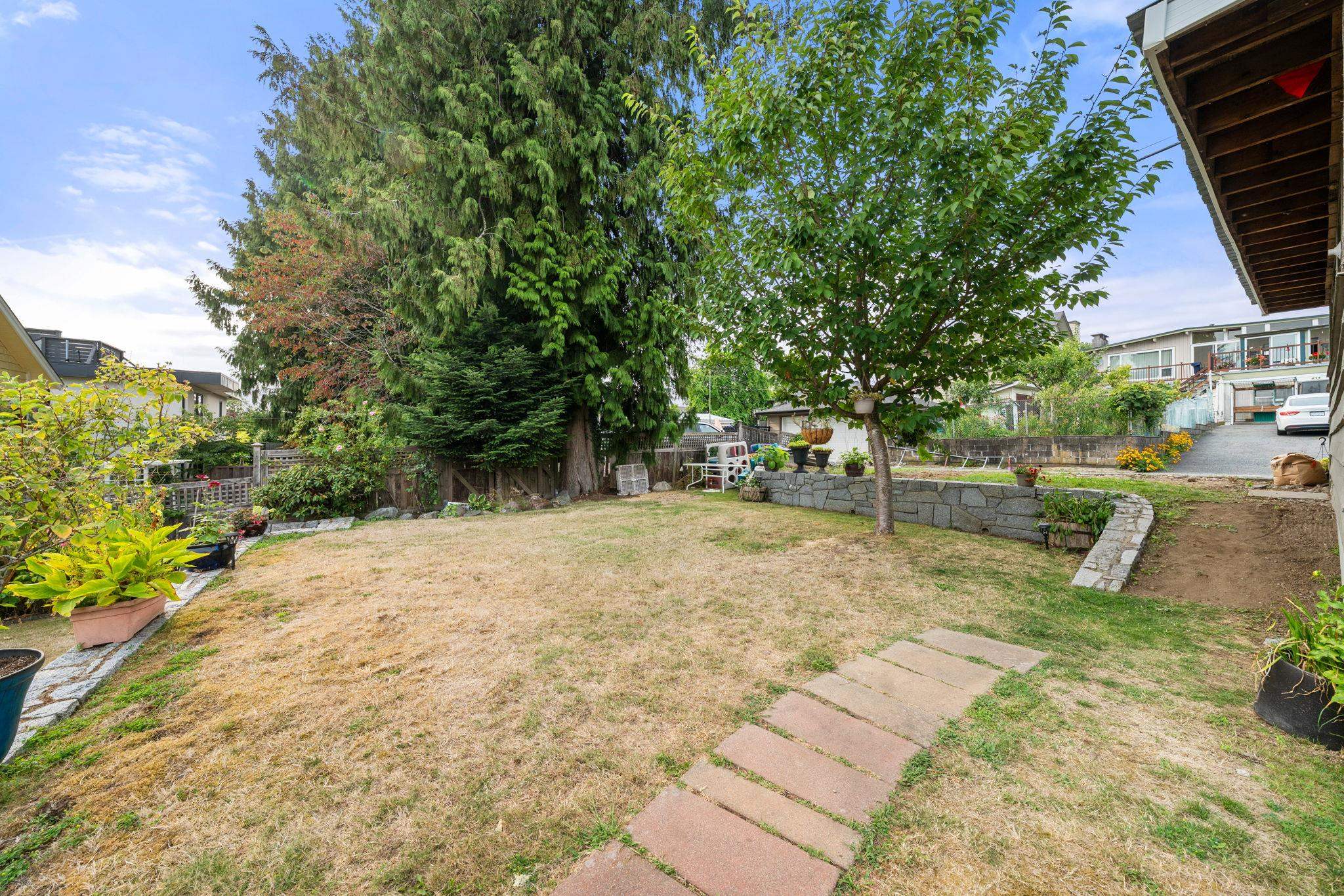 462 E 4TH STREET