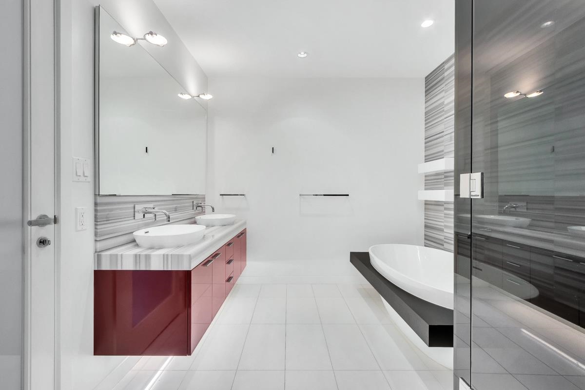 1701 277 THURLOW STREET