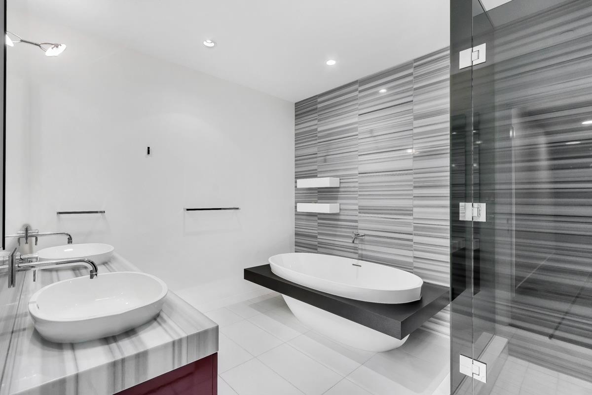 1701 277 THURLOW STREET