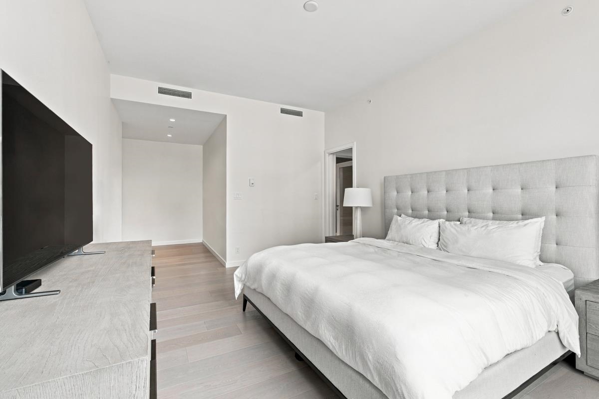 1701 277 THURLOW STREET