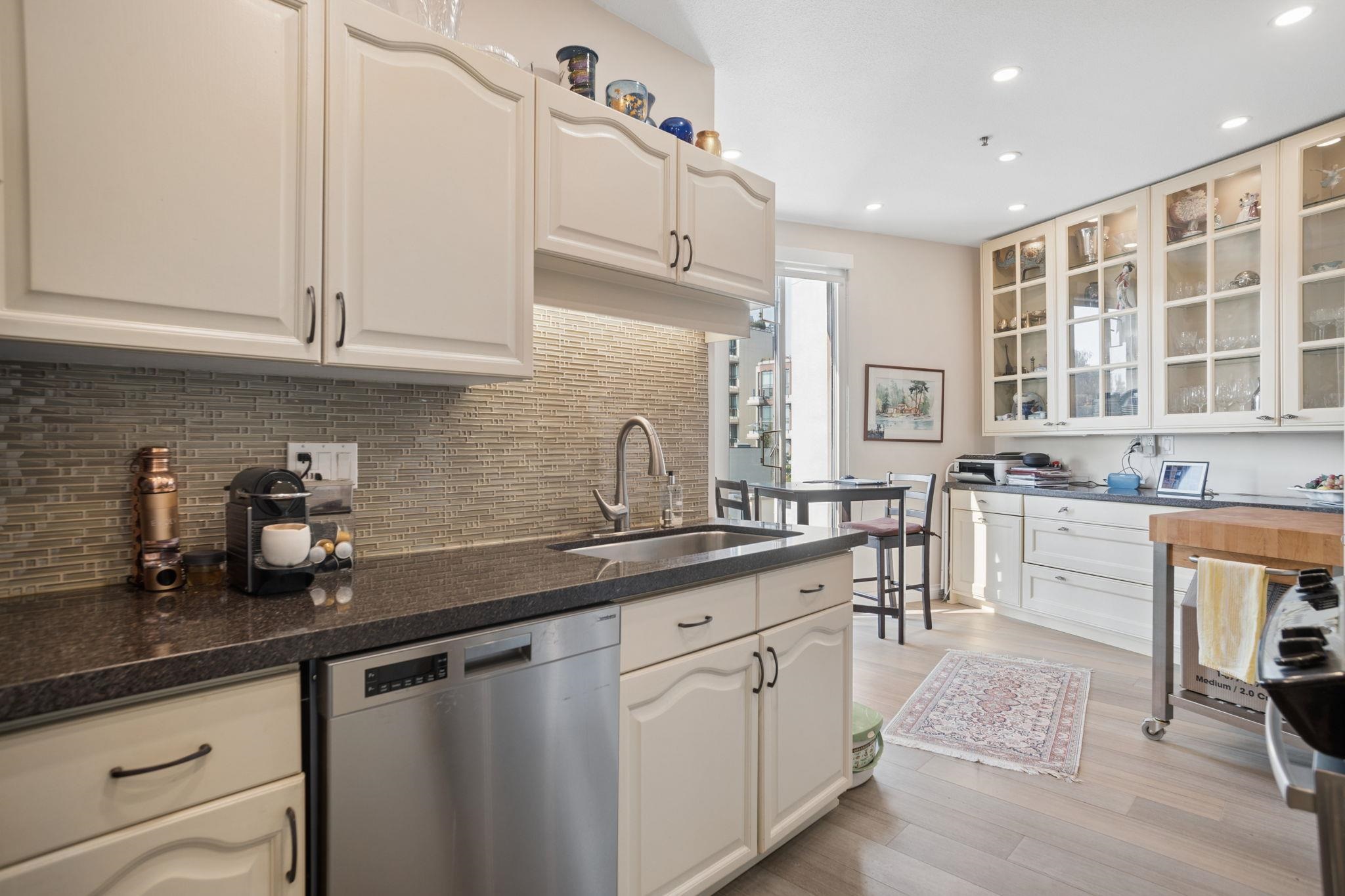 401 2 RENAISSANCE SQUARE