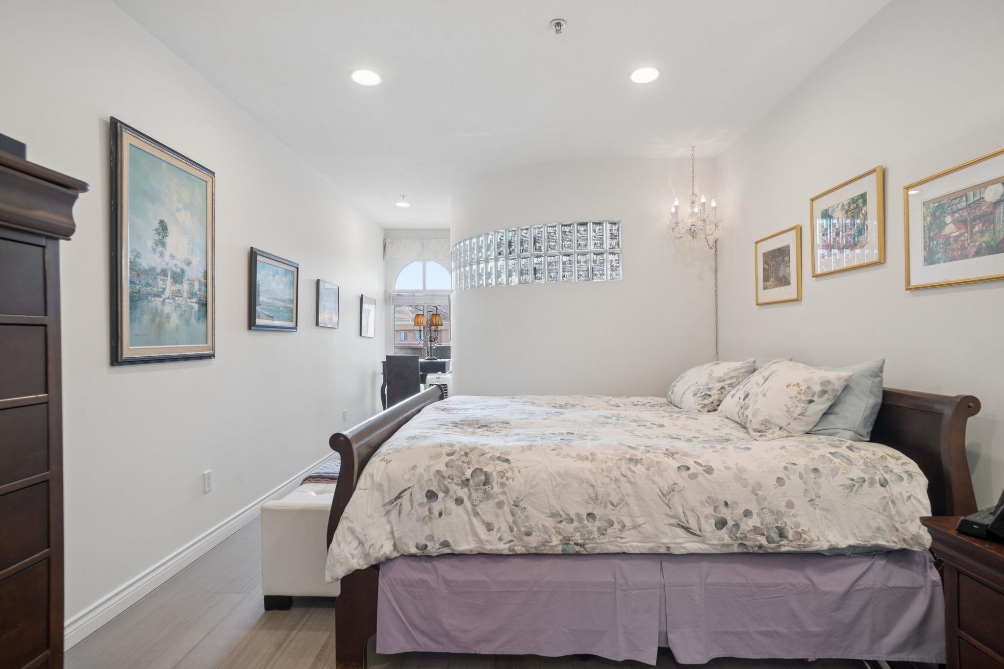 401 2 RENAISSANCE SQUARE