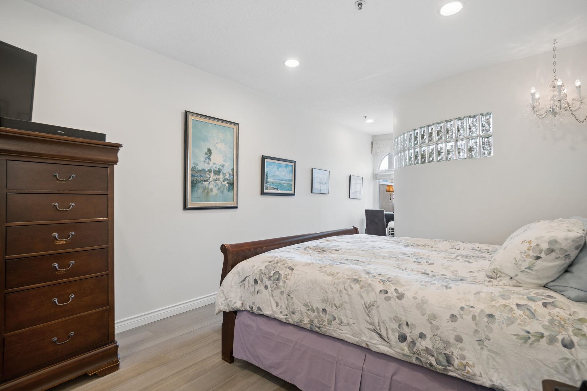 401 2 RENAISSANCE SQUARE