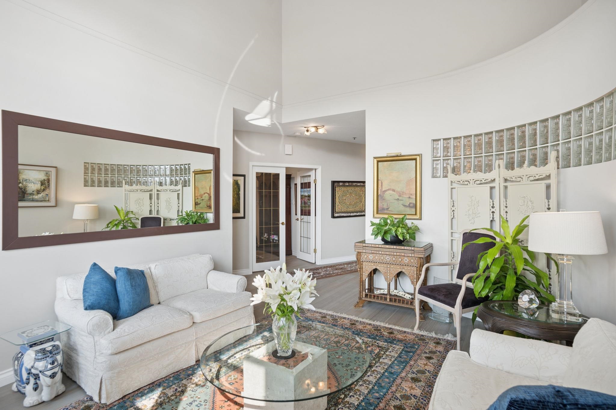 401 2 RENAISSANCE SQUARE