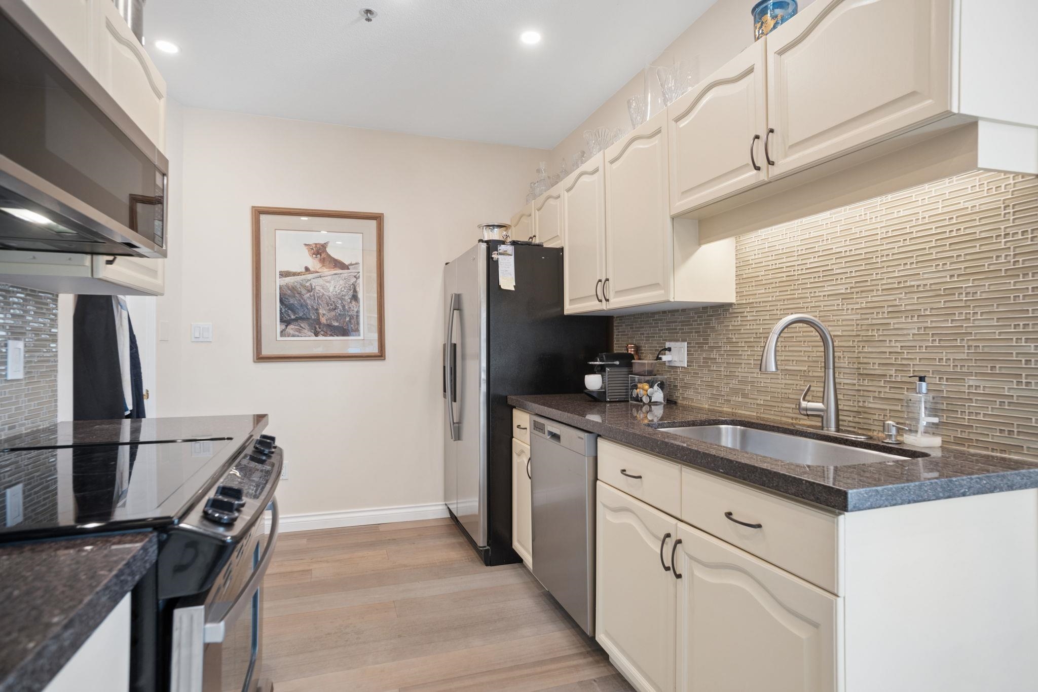 401 2 RENAISSANCE SQUARE