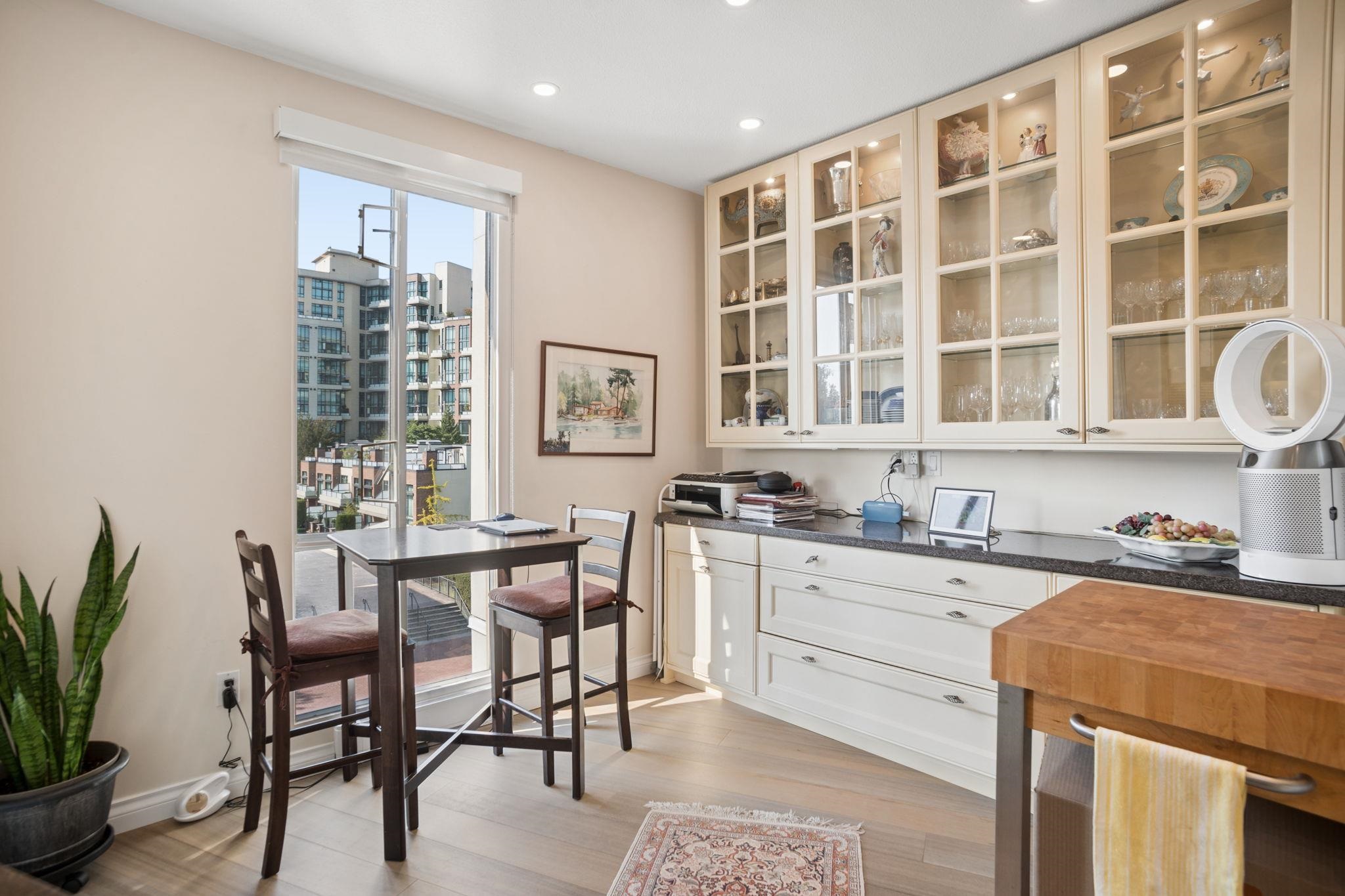401 2 RENAISSANCE SQUARE