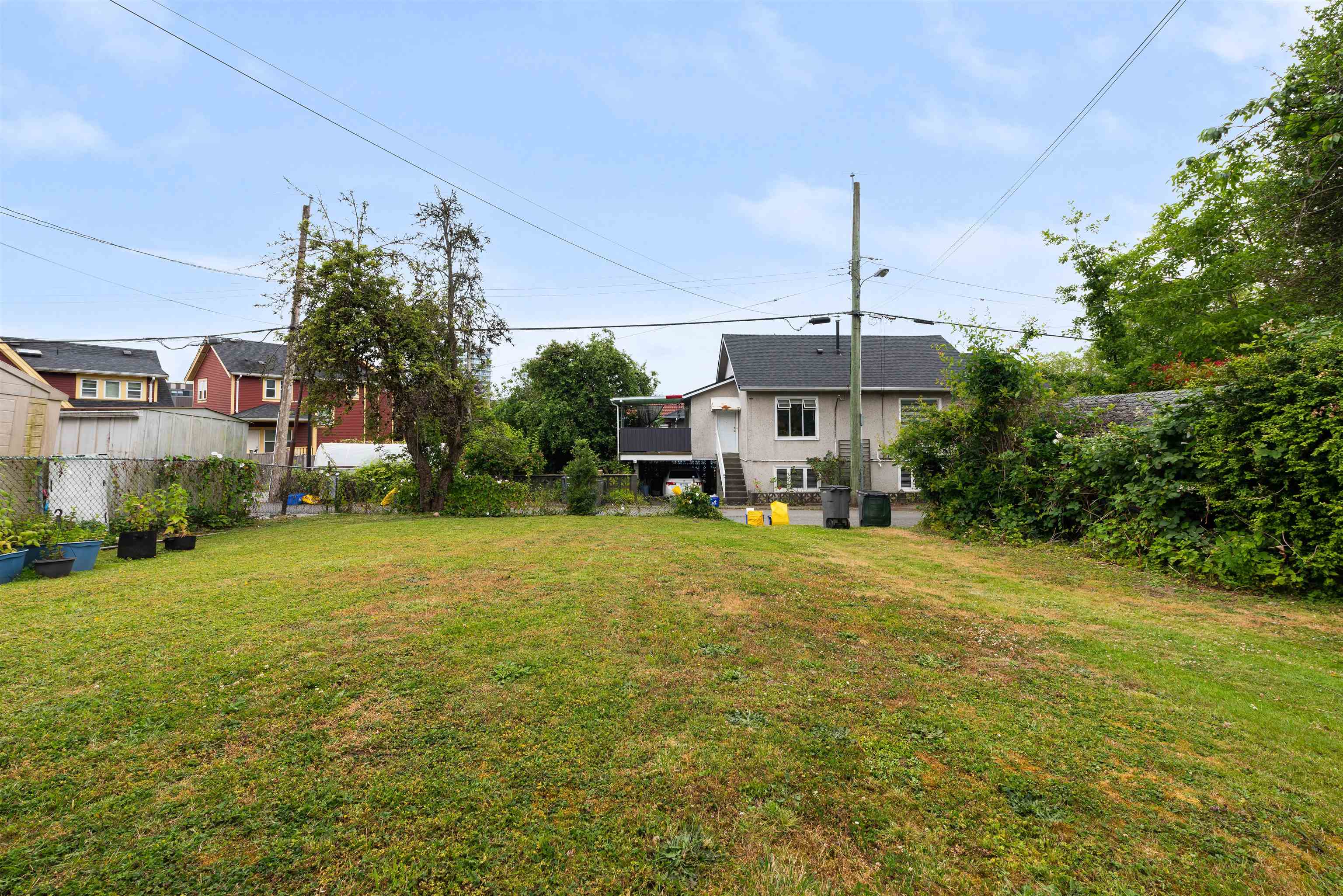 4561 NANAIMO STREET