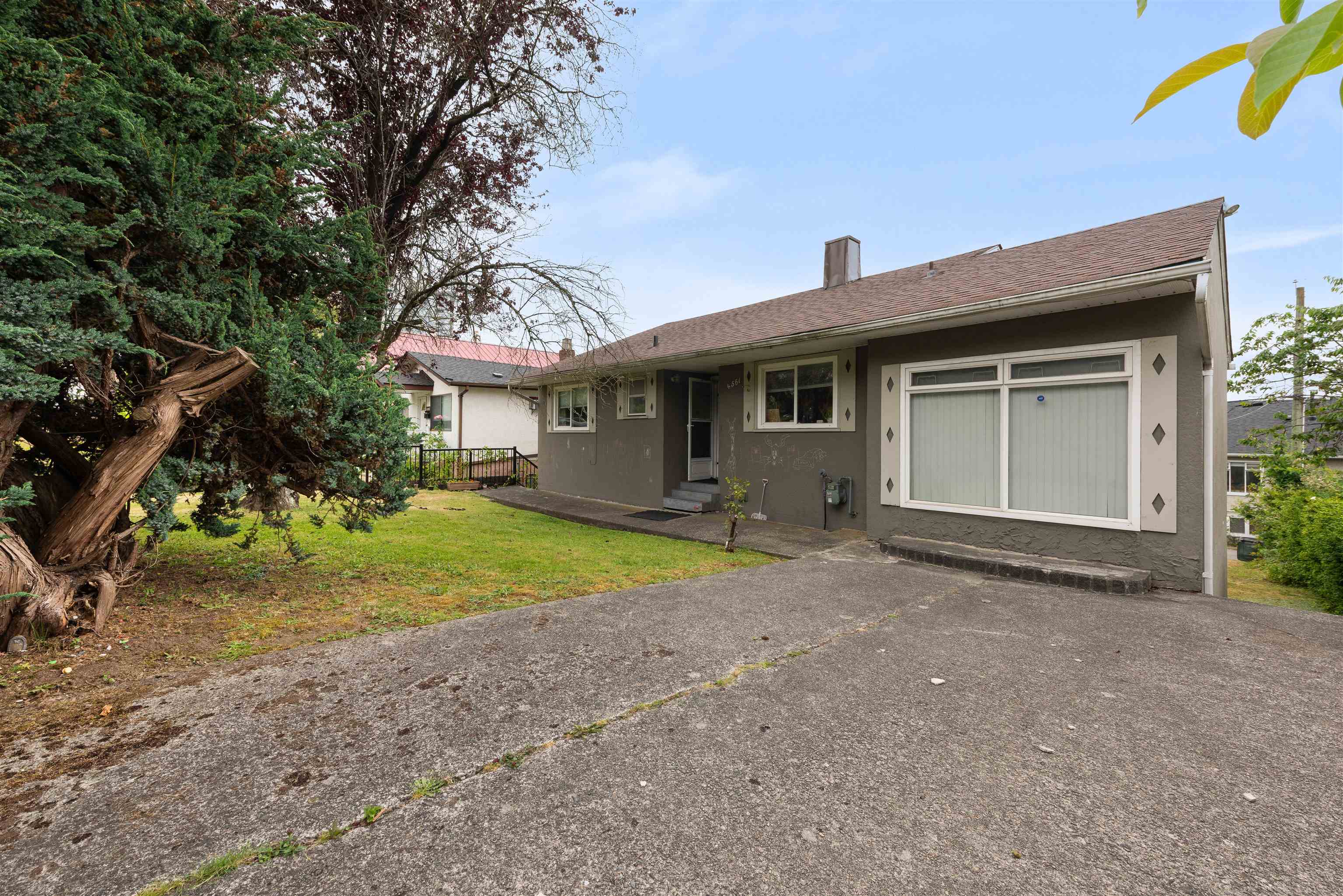 4561 NANAIMO STREET