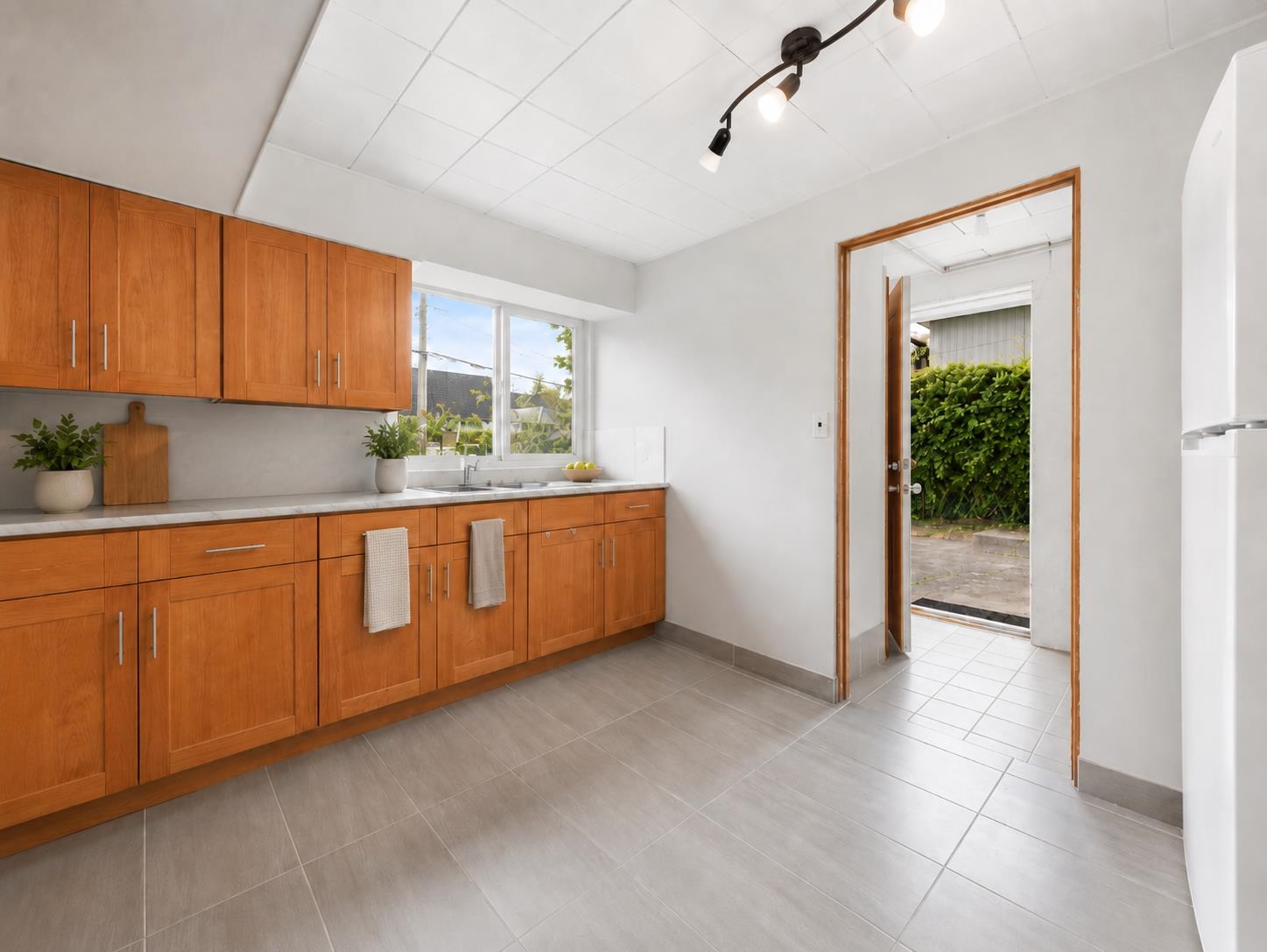 4561 NANAIMO STREET